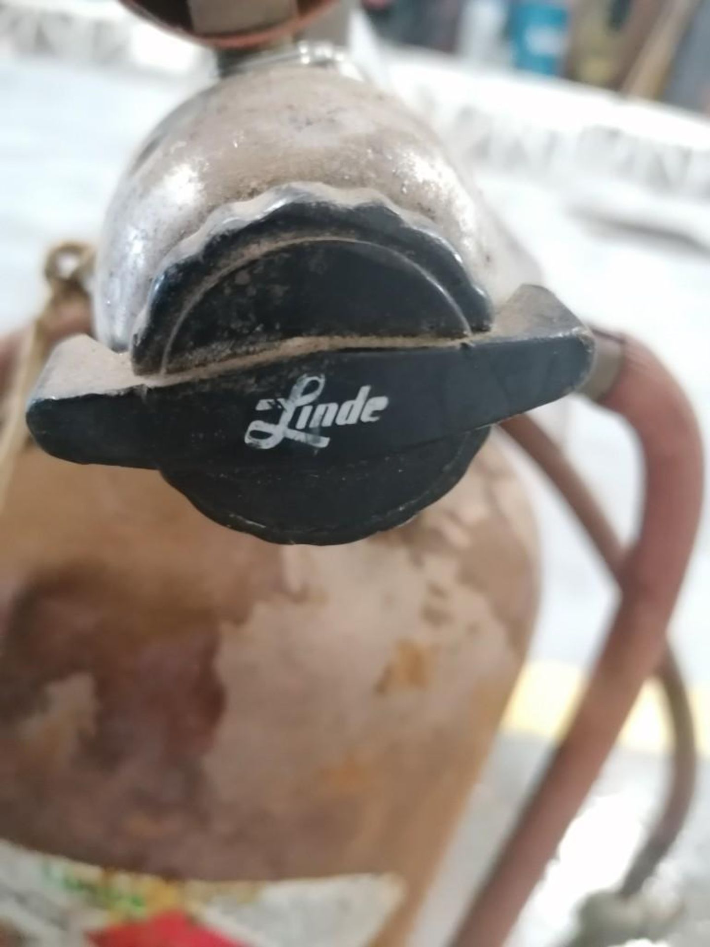 (1) LINDE Acetylene Gas Bottle. Located in Mt. Pleasant, IA. - Image 3 of 4