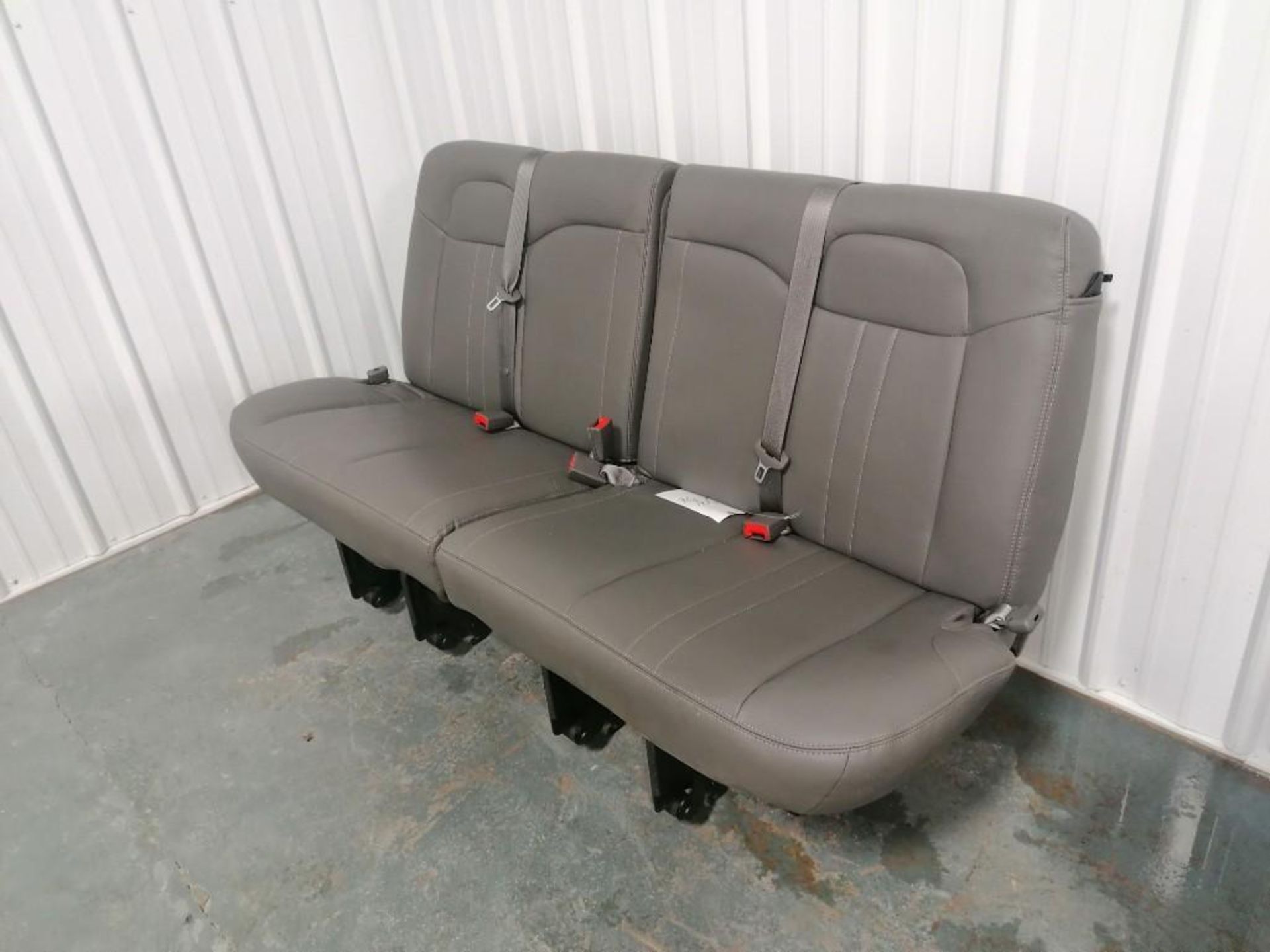 2021 NEW Chevrolet Express Passenger Seat Row. Located in Mt. Pleasant, IA. - Bild 2 aus 3