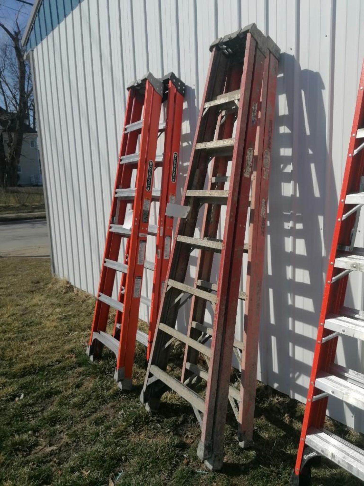 (2) Werner 8' Step Ladders. Located in Mt. Pleasant, IA.