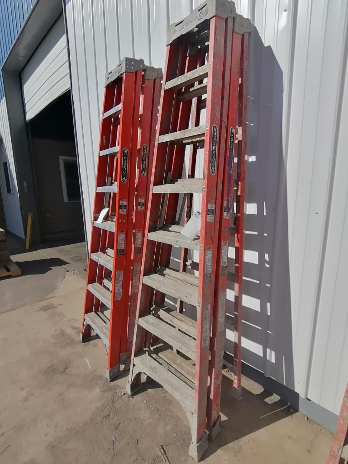 (2) Louisville 8' Step Ladders. Located in Mt. Pleasant, IA.