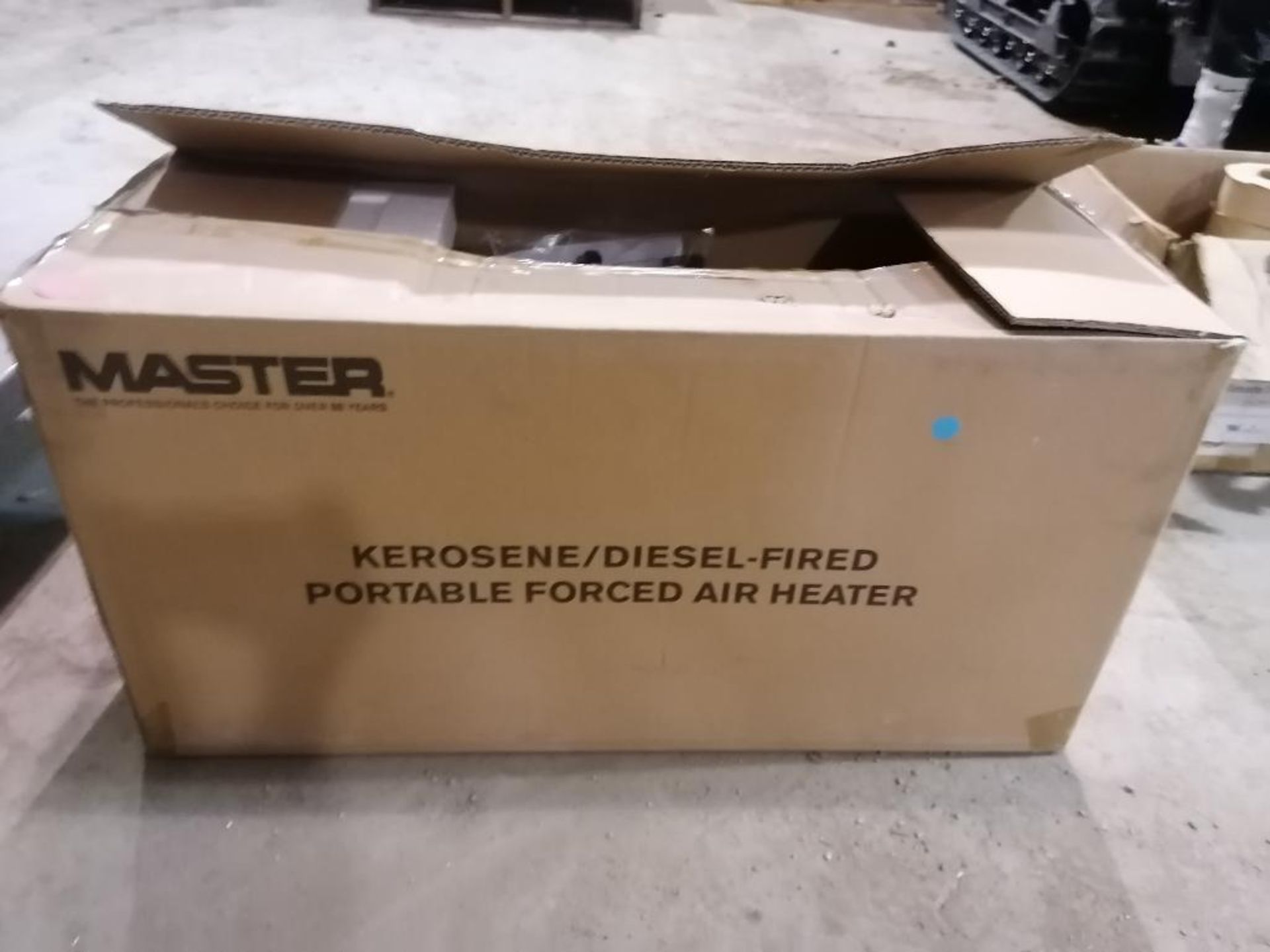 (1) NEW MASTER MH-75T-KFA Kerosene Forced Air Heater. Located in Lincoln, NE. - Image 5 of 10