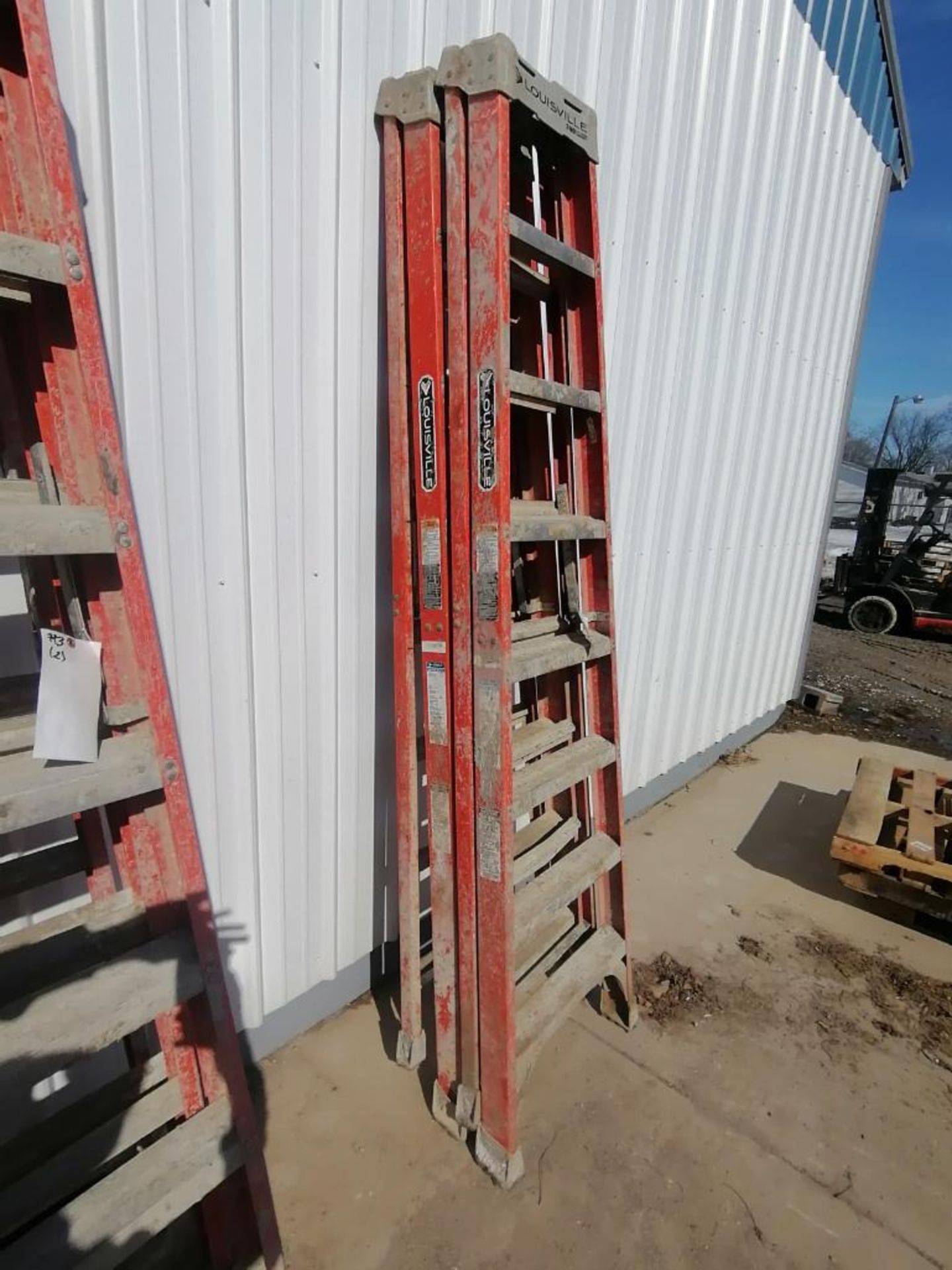 (2) Louisville 8' Step Ladders. Located in Mt. Pleasant, IA. - Bild 5 aus 5