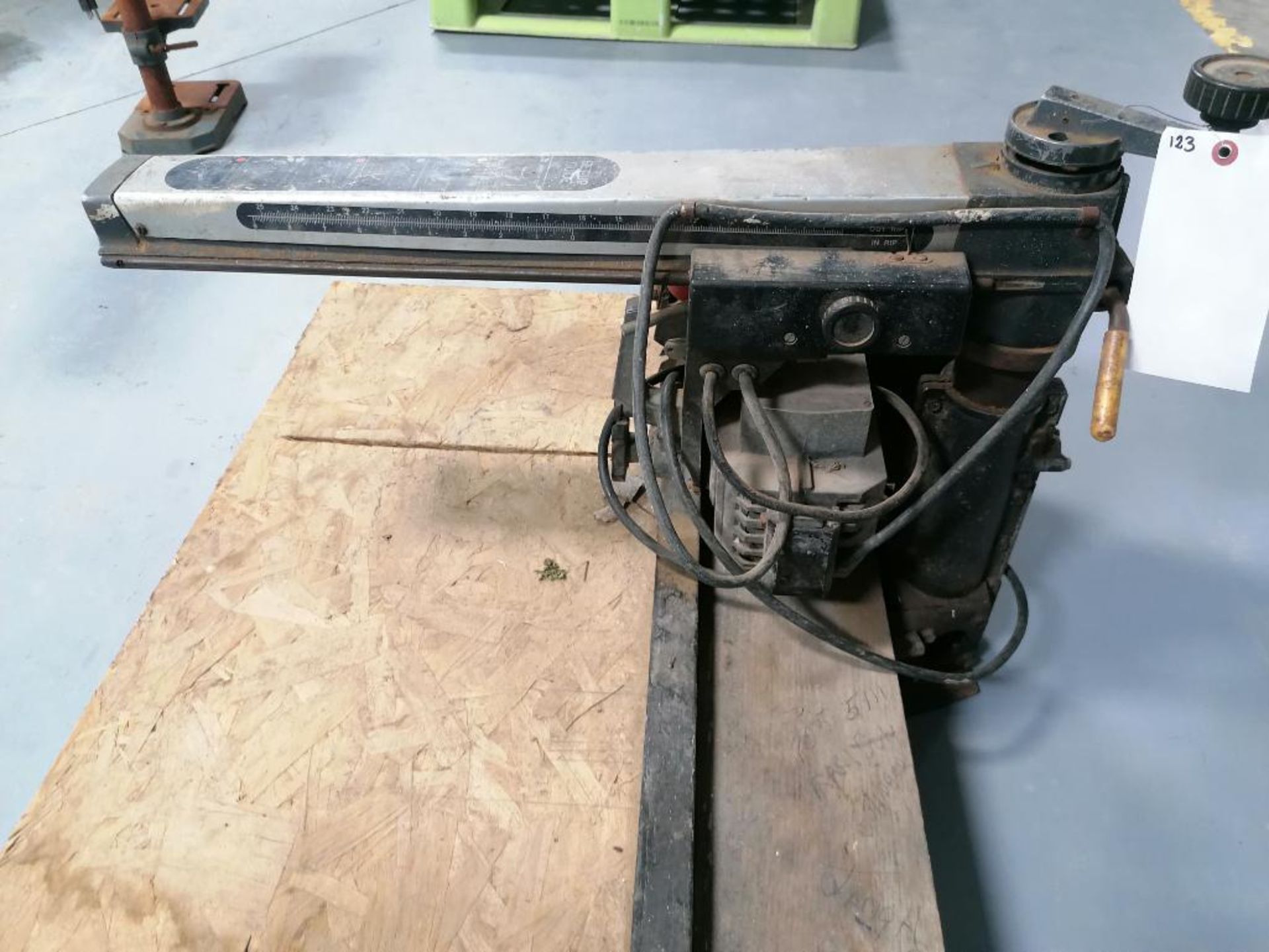 (1) 10 Inch Craftsman Radial Arm Saw. Located in Mt. Pleasant, IA. - Image 4 of 4