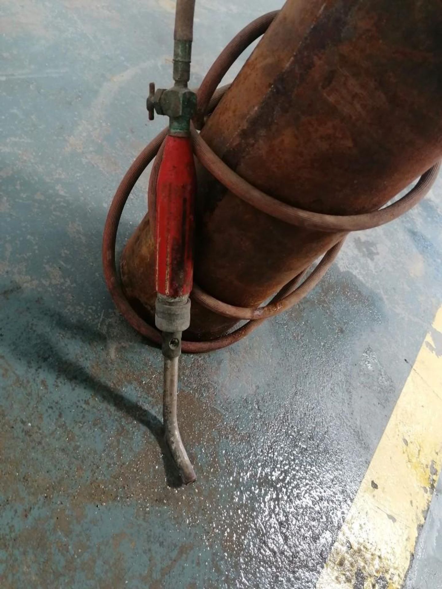 (1) LINDE Acetylene Gas Bottle. Located in Mt. Pleasant, IA. - Image 2 of 4