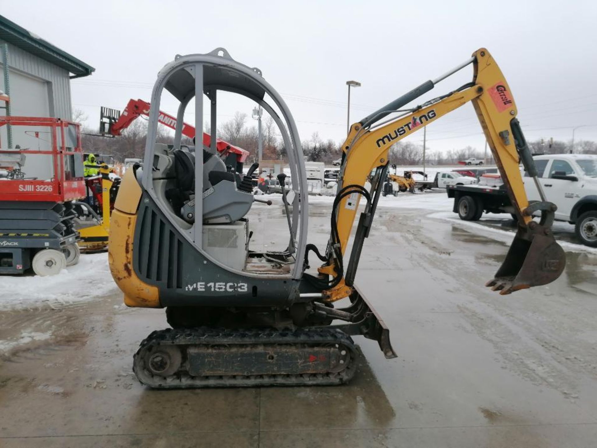 (1) Mustang ME1503 Mini Excavator, Serial #AF03923 . Located in Ottumwa, IA. - Image 2 of 19