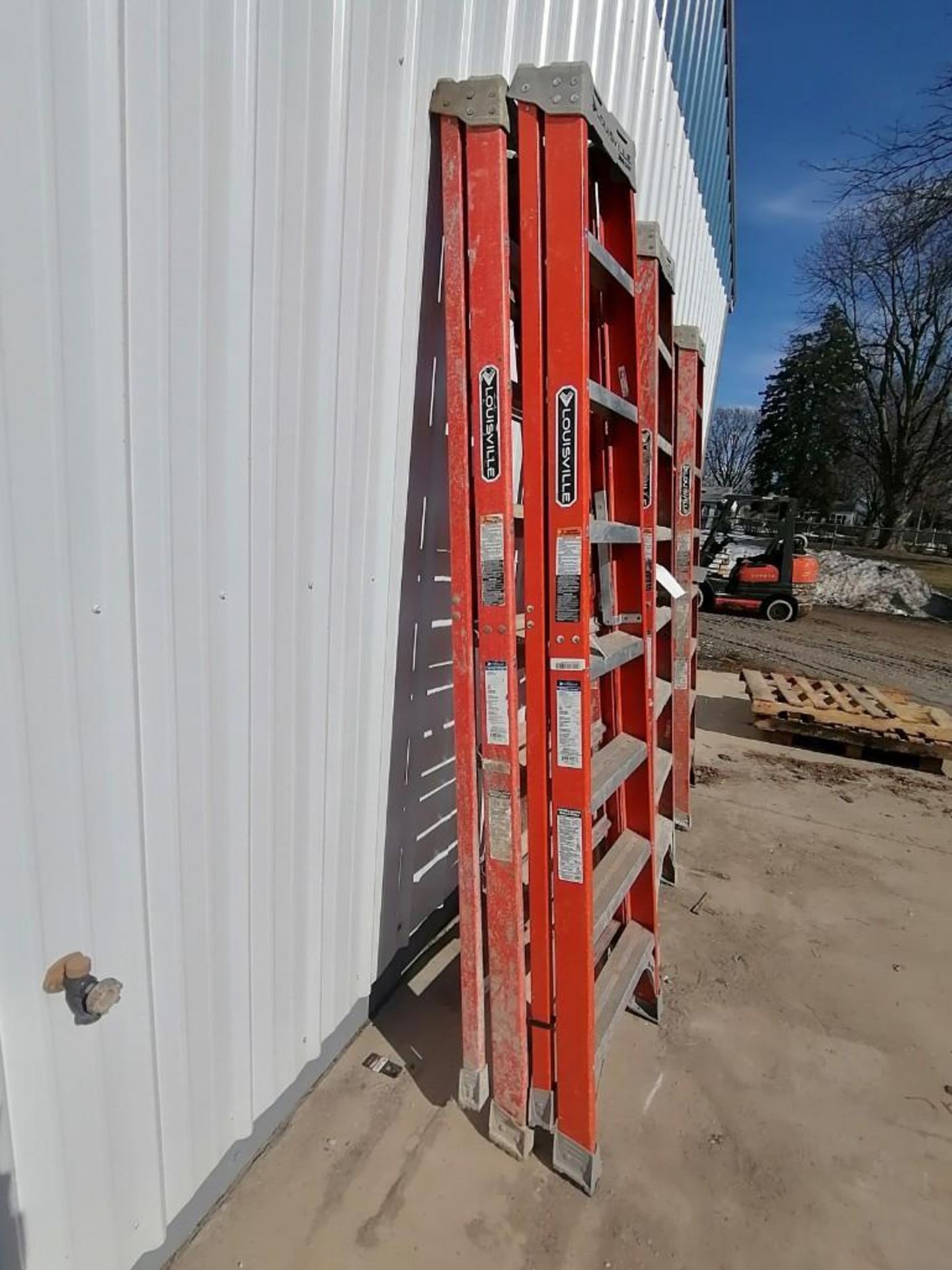 (2) Louisville 8' Step Ladders. Located in Mt. Pleasant, IA. - Image 2 of 5