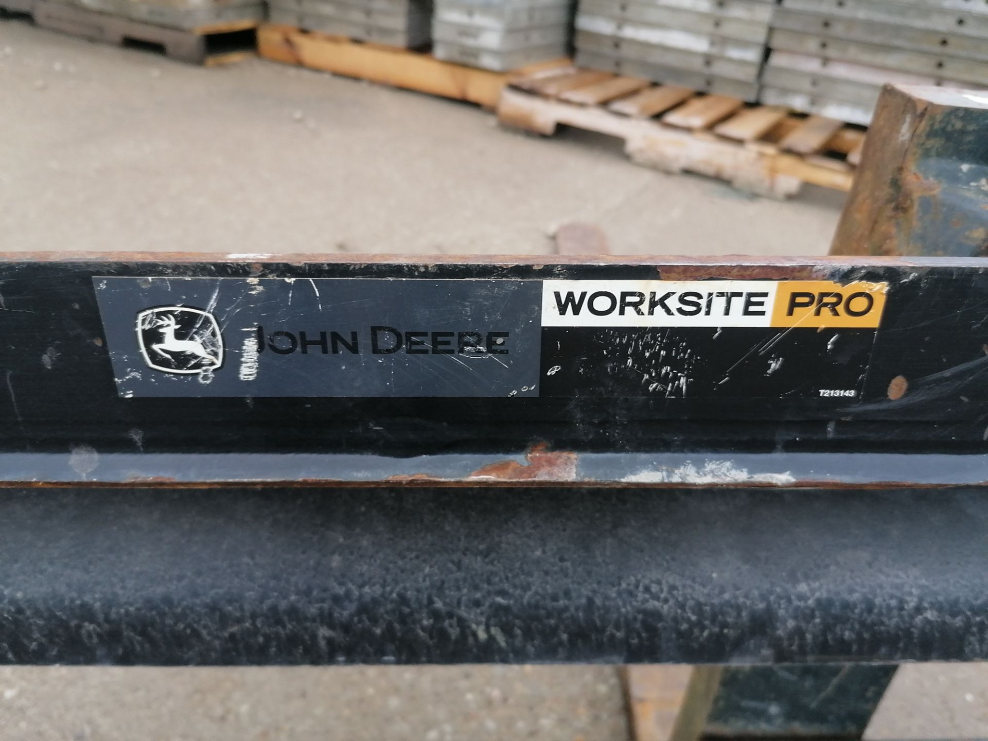 (1) John Deere Worksite Pro Skid Steer Pallet Fork Attachment. Located in Mt. Pleasant, IA. - Image 4 of 5