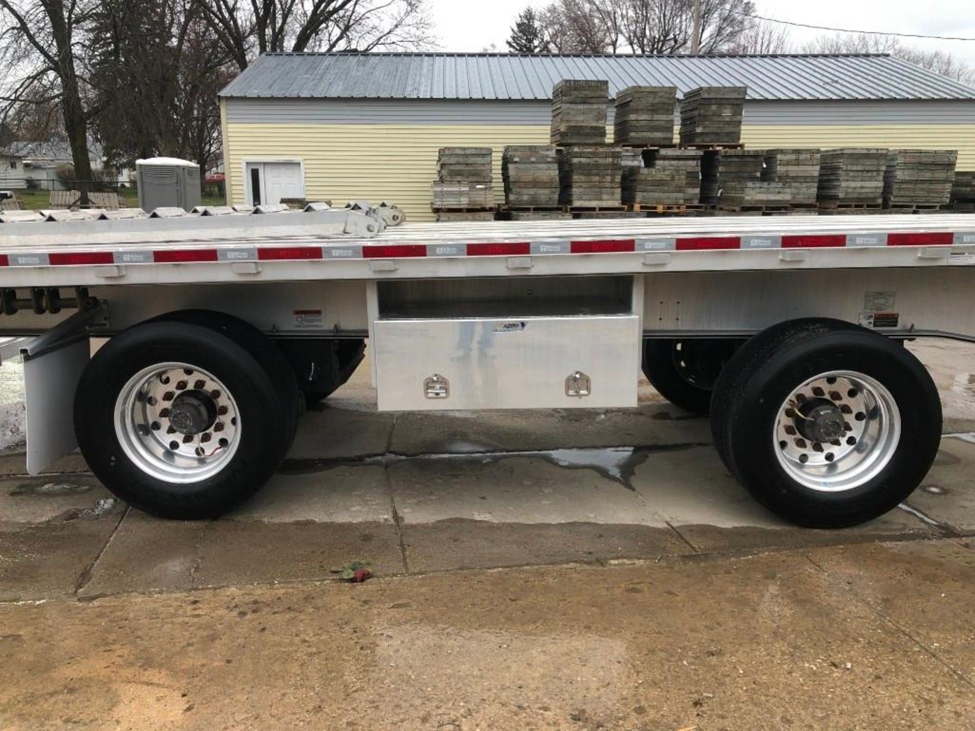 (1) 2018 WILSON Flatbed 53' X 102" Bed, Model AF-1080 SS, VIN #4WW5532A4J6625996 with Ramps, - Image 11 of 29