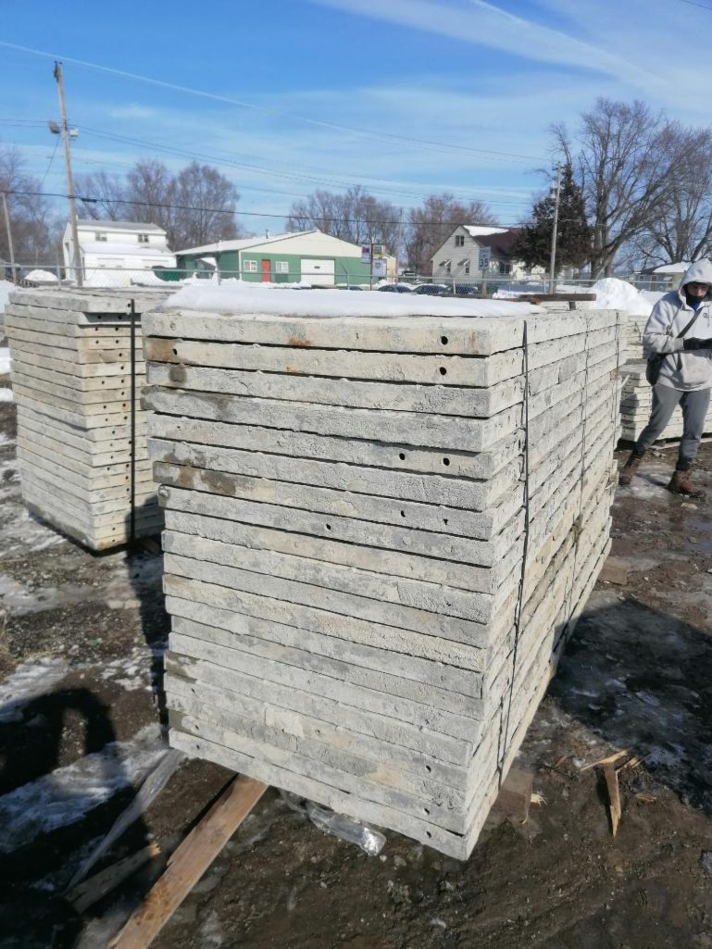 (20) 3' x 8' Wall-Ties Textured Brick Aluminum Concrete Forms 8" Hole Pattern. Located in Des - Image 4 of 8