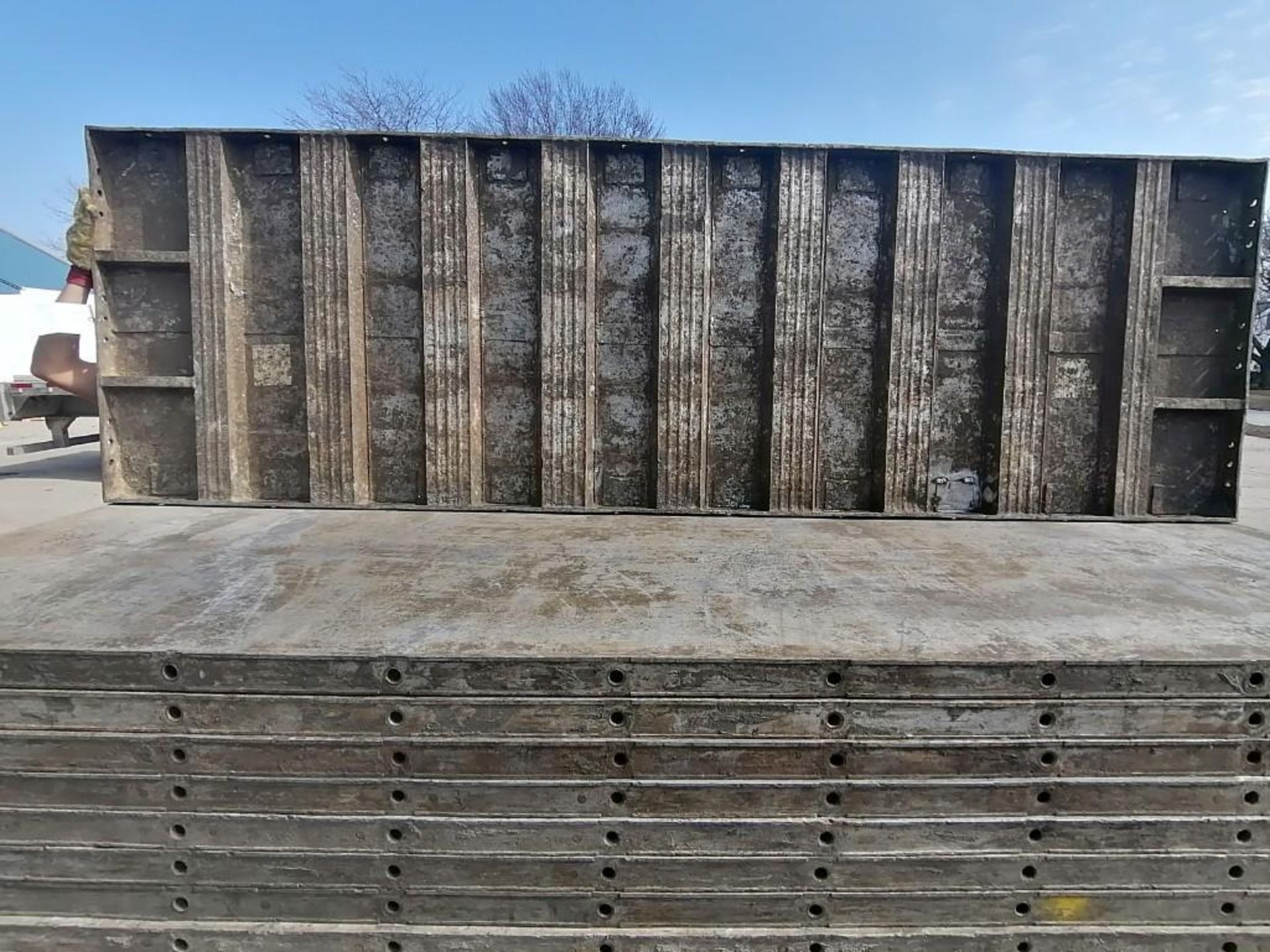 (20) 3' x 10' Wall-Ties Smooth Aluminum Concrete Forms 6-12 Hole Pattern. Located in Mt. Pleasant, - Image 10 of 10