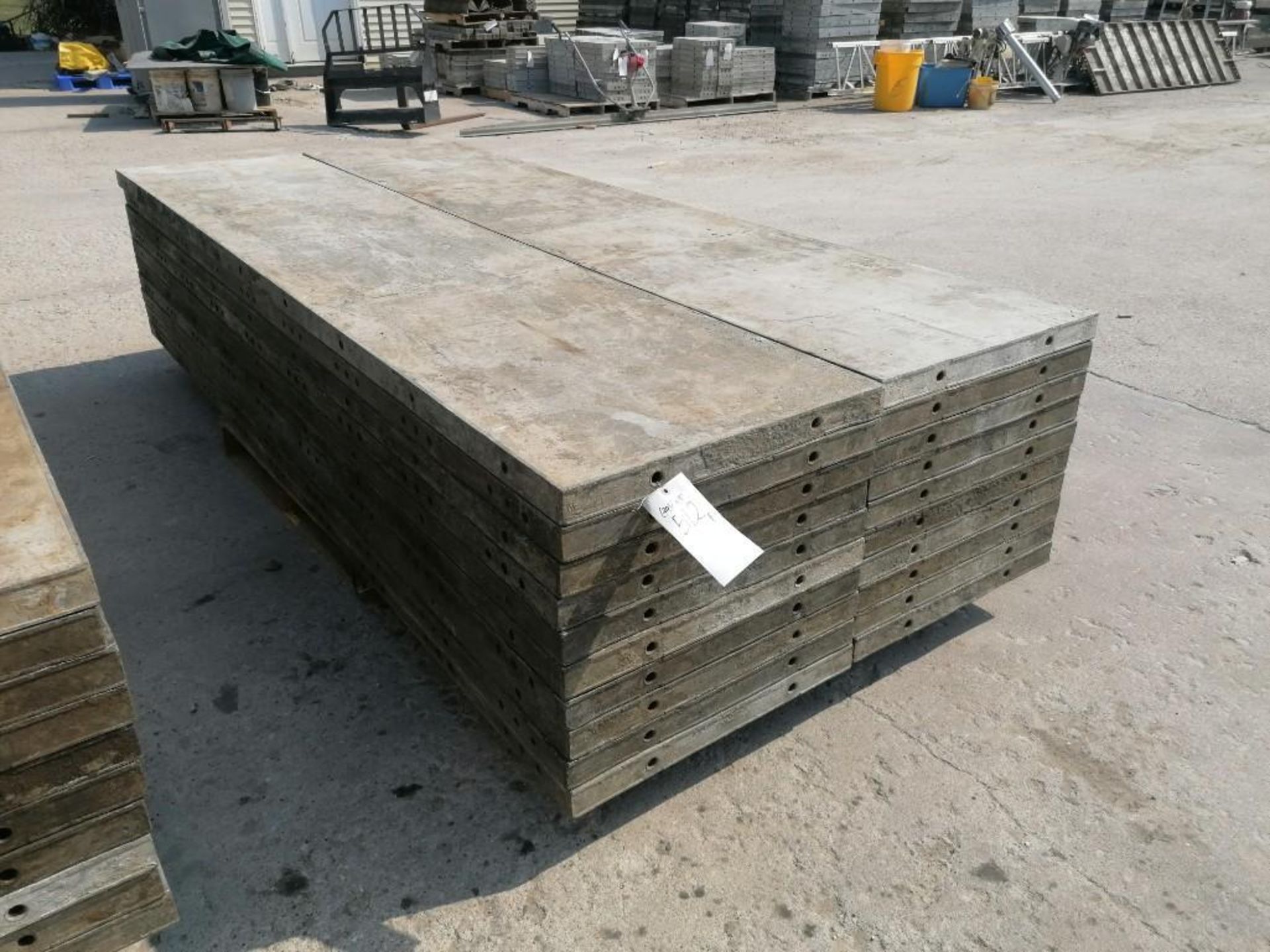 (20) 2' x 9' Laydowns Wall-Ties Smooth Aluminum Concrete Forms 6-12 Hole Pattern. Located in Mt.
