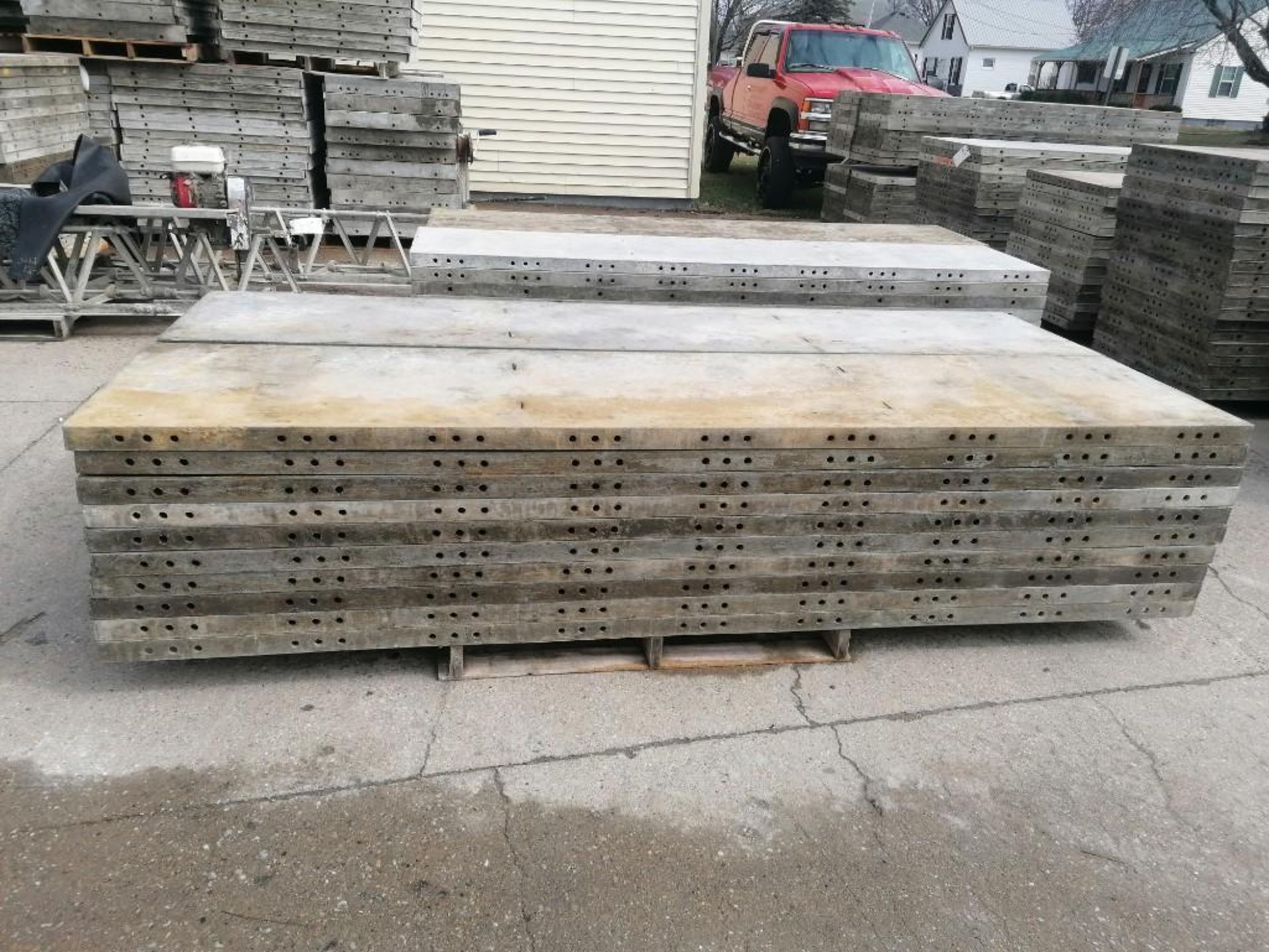 (20) 2' x 9' Laydowns Wall-Ties Smooth Aluminum Concrete Forms 6-12 Hole Pattern. Located in Mt. - Image 5 of 7