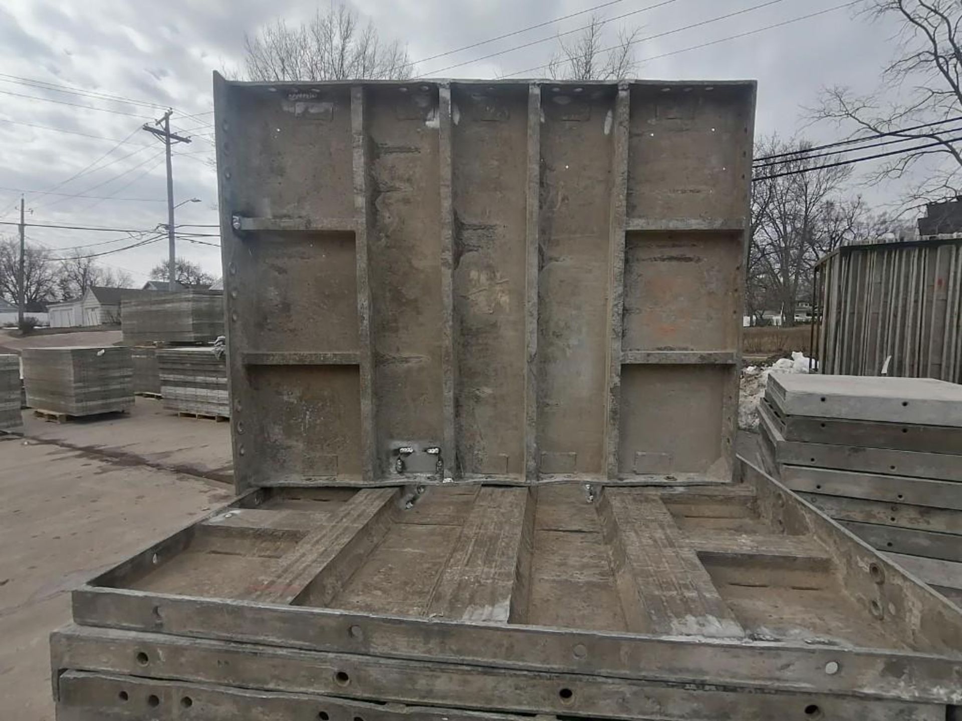 (20) 3' x 4' with 2" Ledge Wall-Ties Smooth Aluminum Concrete Forms 6-12 Hole Pattern. Located in - Image 7 of 7