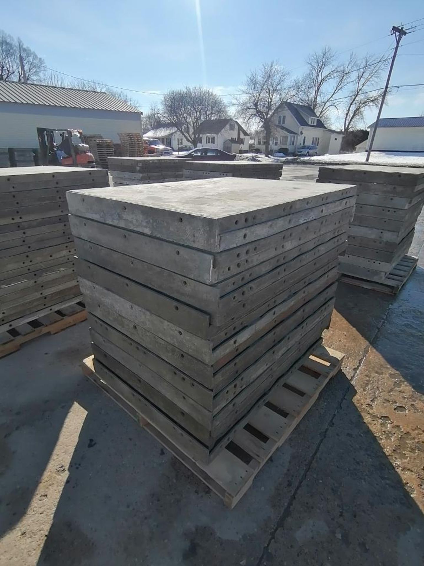 (20) 3' x 4' with 2" Ledge Wall-Ties Smooth Aluminum Concrete Forms 6-12 Hole Pattern. Located in - Image 3 of 8