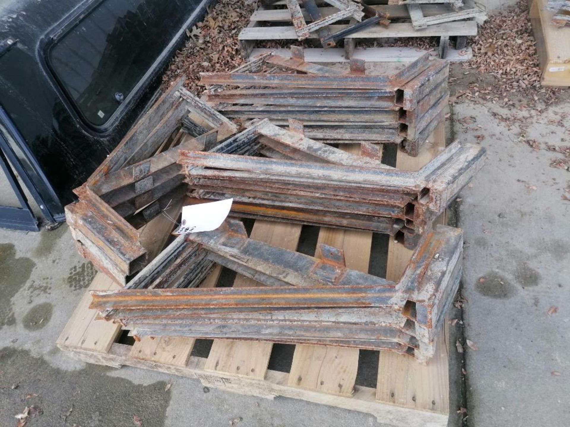 (16) Scaffolding Brackets. Located in Mt. Pleasant, IA