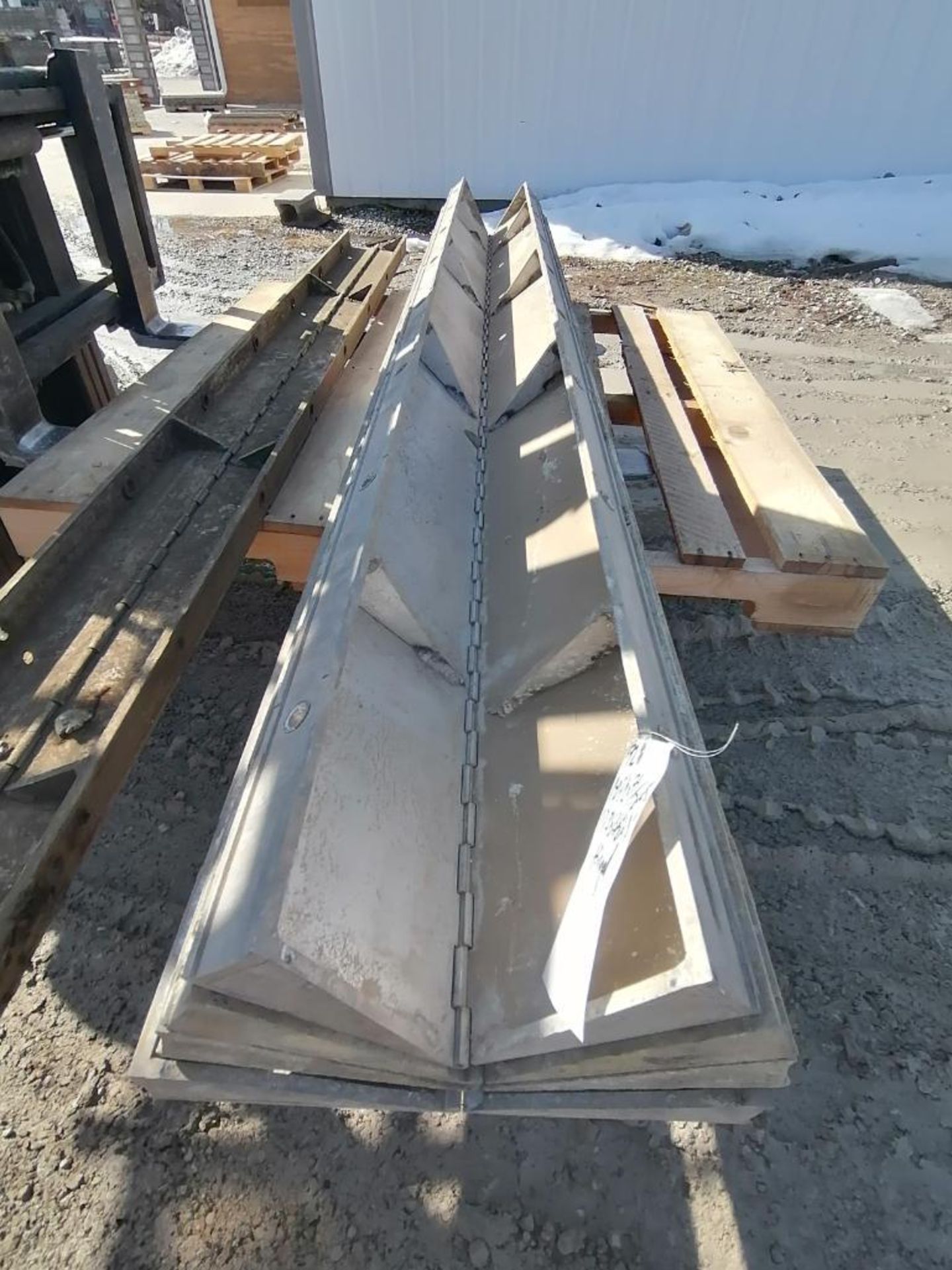 (4) 7 1/2" x 7 1/2" x 8' & (1) 3 1/2" x 3 1/2" x 8' Hinged Wall-Ties Smooth Aluminum Concrete - Image 2 of 5