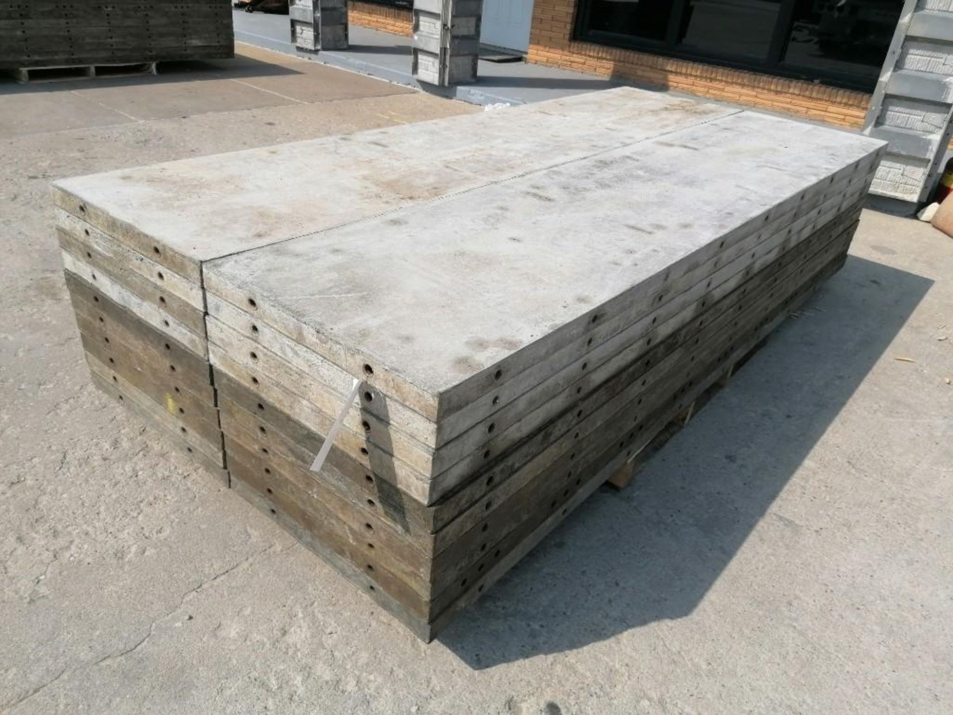 (20) 2' x 9' Laydowns Wall-Ties Smooth Aluminum Concrete Forms 6-12 Hole Pattern. Located in Mt.