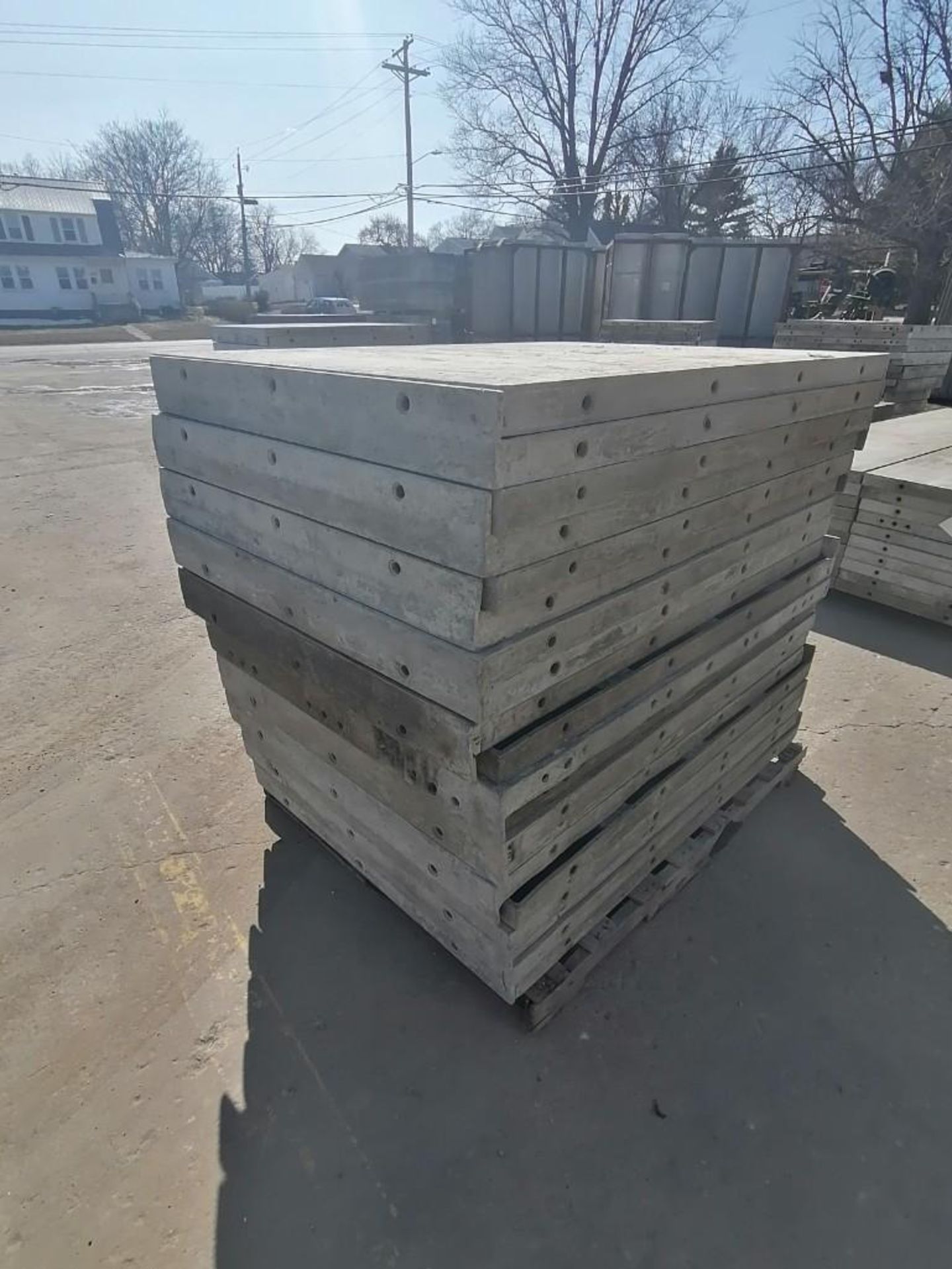 (20) 3' x 4' with 2" Ledge Wall-Ties Smooth Aluminum Concrete Forms 6-12 Hole Pattern. Located in - Image 2 of 7