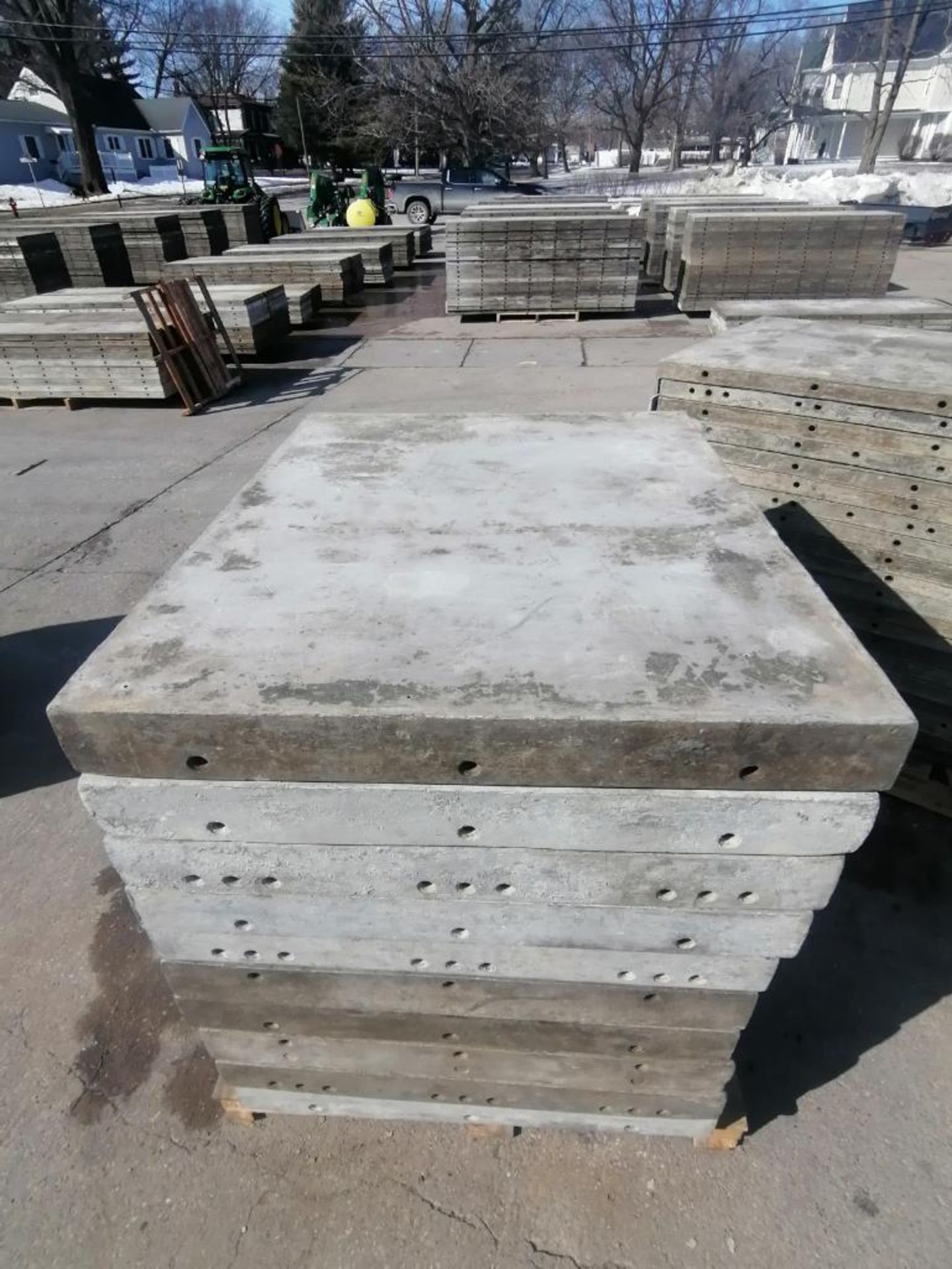 (20) 3' x 4' with 2" Ledge Wall-Ties Smooth Aluminum Concrete Forms 6-12 Hole Pattern. Located in - Image 10 of 11