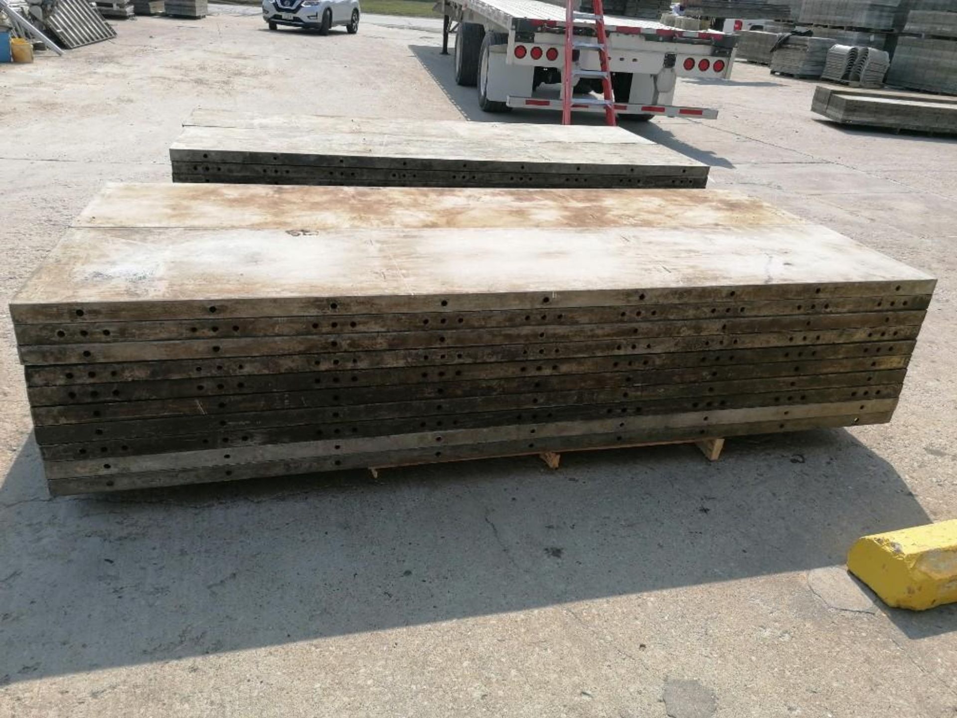 (20) 2' x 9' Laydowns Wall-Ties Smooth Aluminum Concrete Forms 6-12 Hole Pattern. Located in Mt. - Image 9 of 11