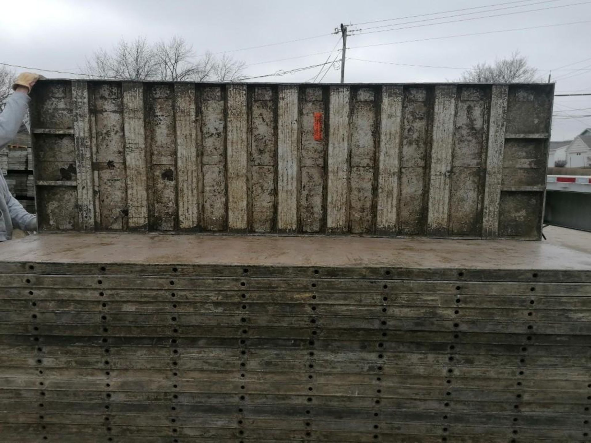 (20) 3' x 10' Wall-Ties Smooth Aluminum Concrete Forms 6-12 Hole Pattern. Located in Mt. Pleasant, - Image 7 of 7
