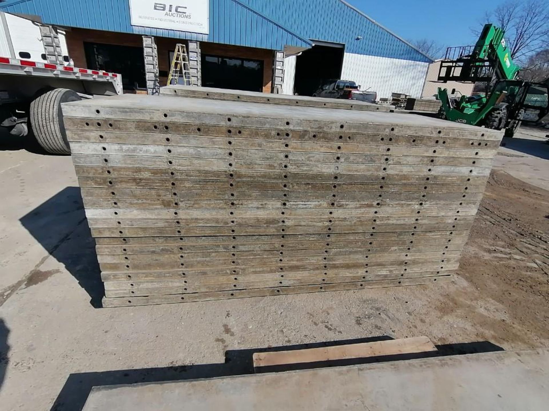 (20) 3' x 8' Wall-Ties Smooth Aluminum Concrete Forms 6-12 Hole Pattern. Located in Mt. Pleasant, - Image 6 of 8