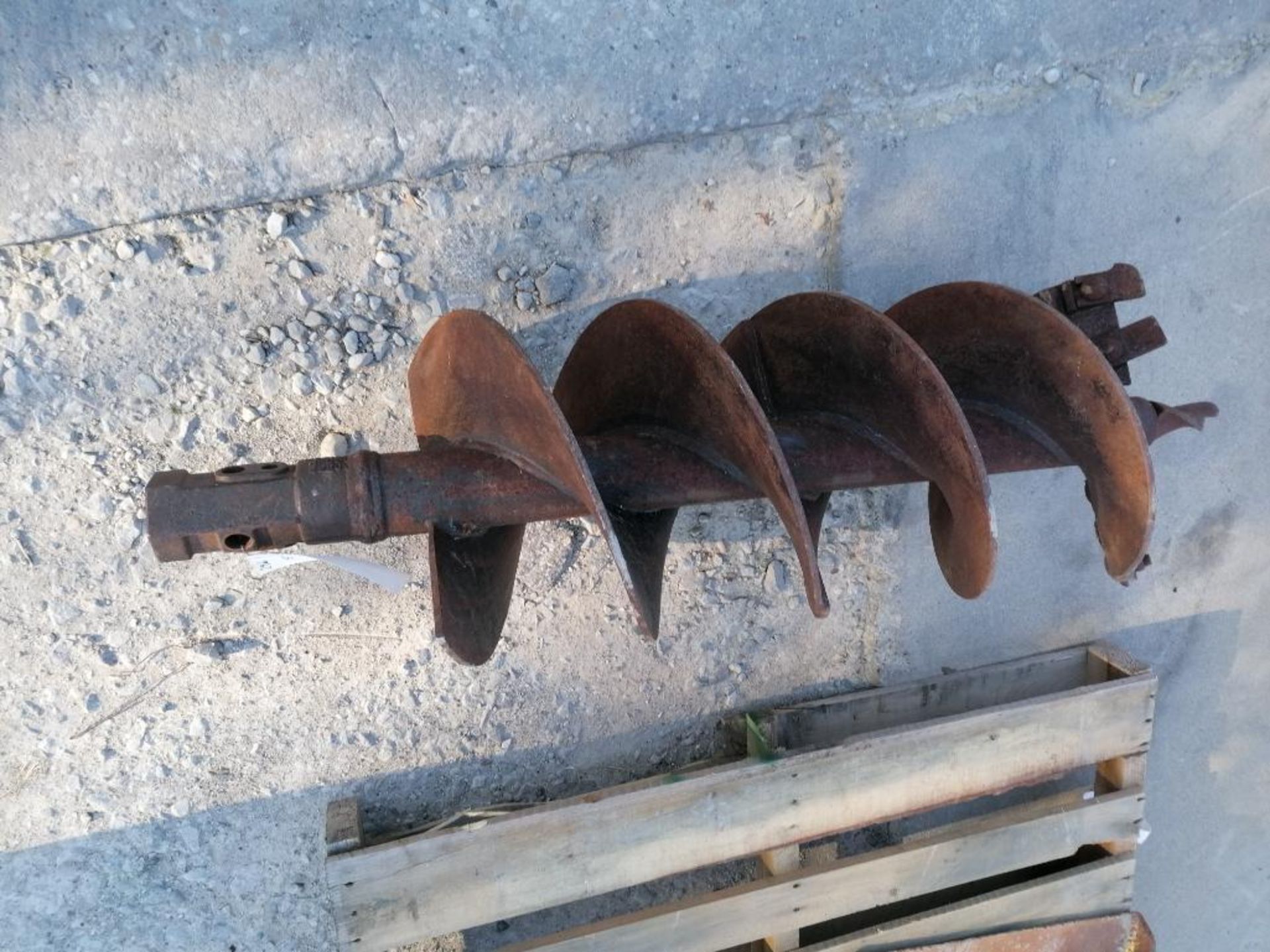 (1) 16" Auger Bit. Located in Mt. Pleasant, IA.