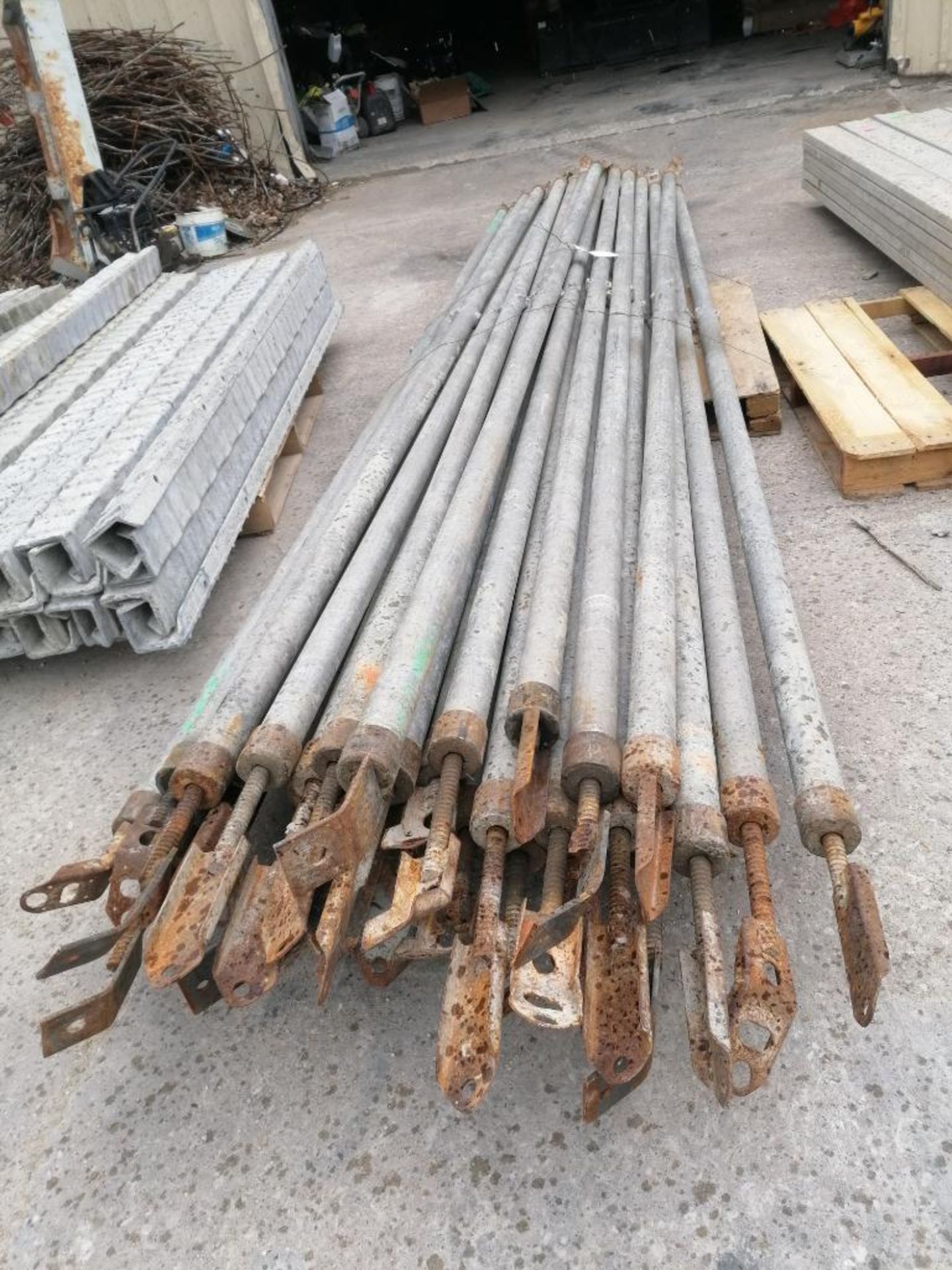 (30) 16' Aluminum Bracing Poles. Located in Mt. Pleasant, IA. - Image 4 of 4