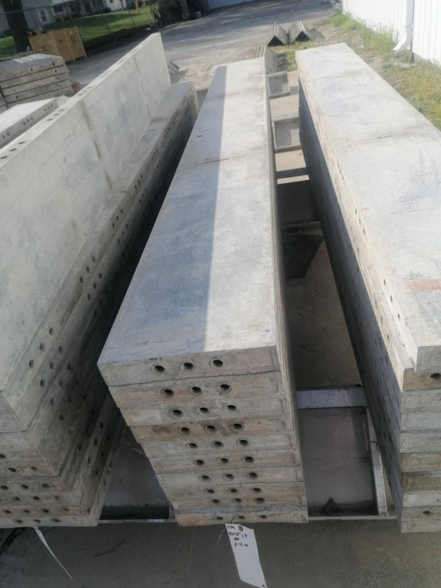 (10) 12" x 9' CAP Wall-Ties Smooth Aluminum Concrete Forms 6-12 Hole Pattern. Located in Mt. - Bild 2 aus 7