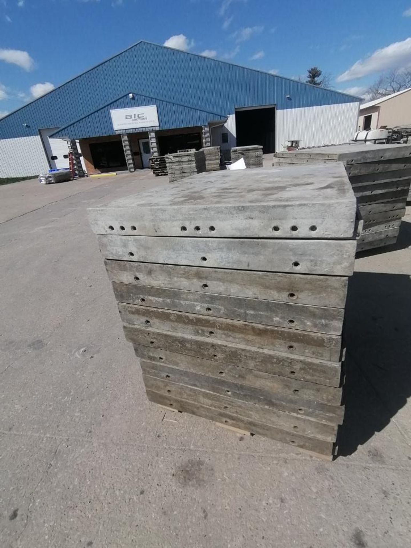 (20) 3' x 4' with 2" Ledge Wall-Ties Smooth Aluminum Concrete Forms 6-12 Hole Pattern. Located in - Image 5 of 7