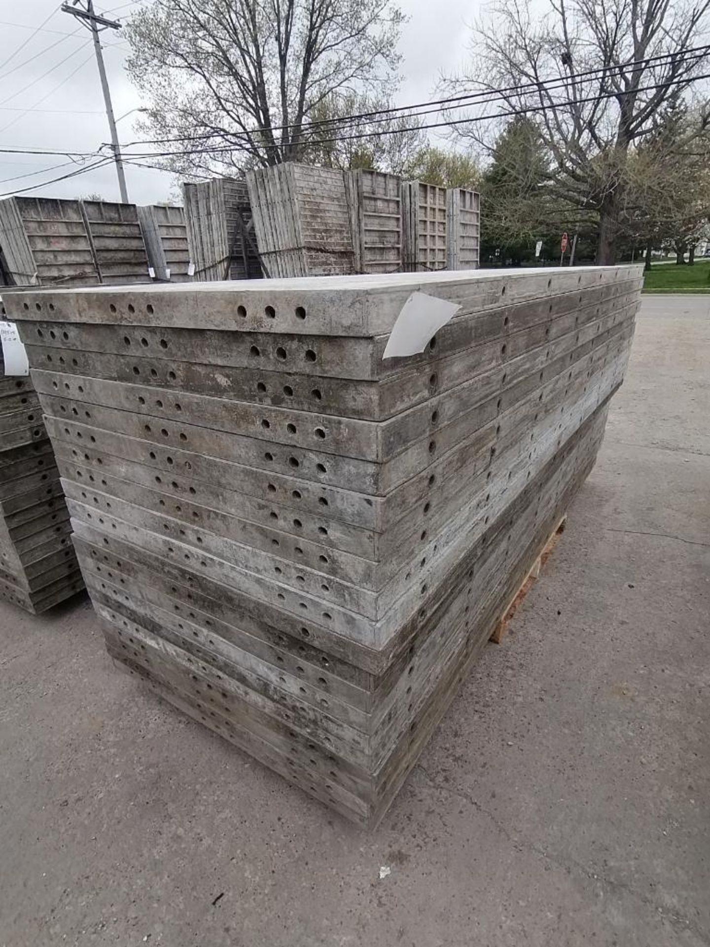 (20) 3' x 8' Wall-Ties Smooth Aluminum Concrete Forms 6-12 Hole Pattern. Located in Mt. Pleasant,