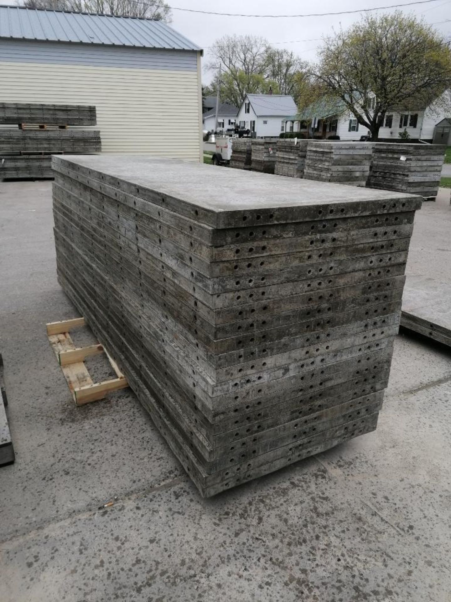 (20) 3' x 10' Wall-Ties Smooth Aluminum Concrete Forms 6-12 Hole Pattern. Located in Mt. Pleasant, - Image 2 of 11