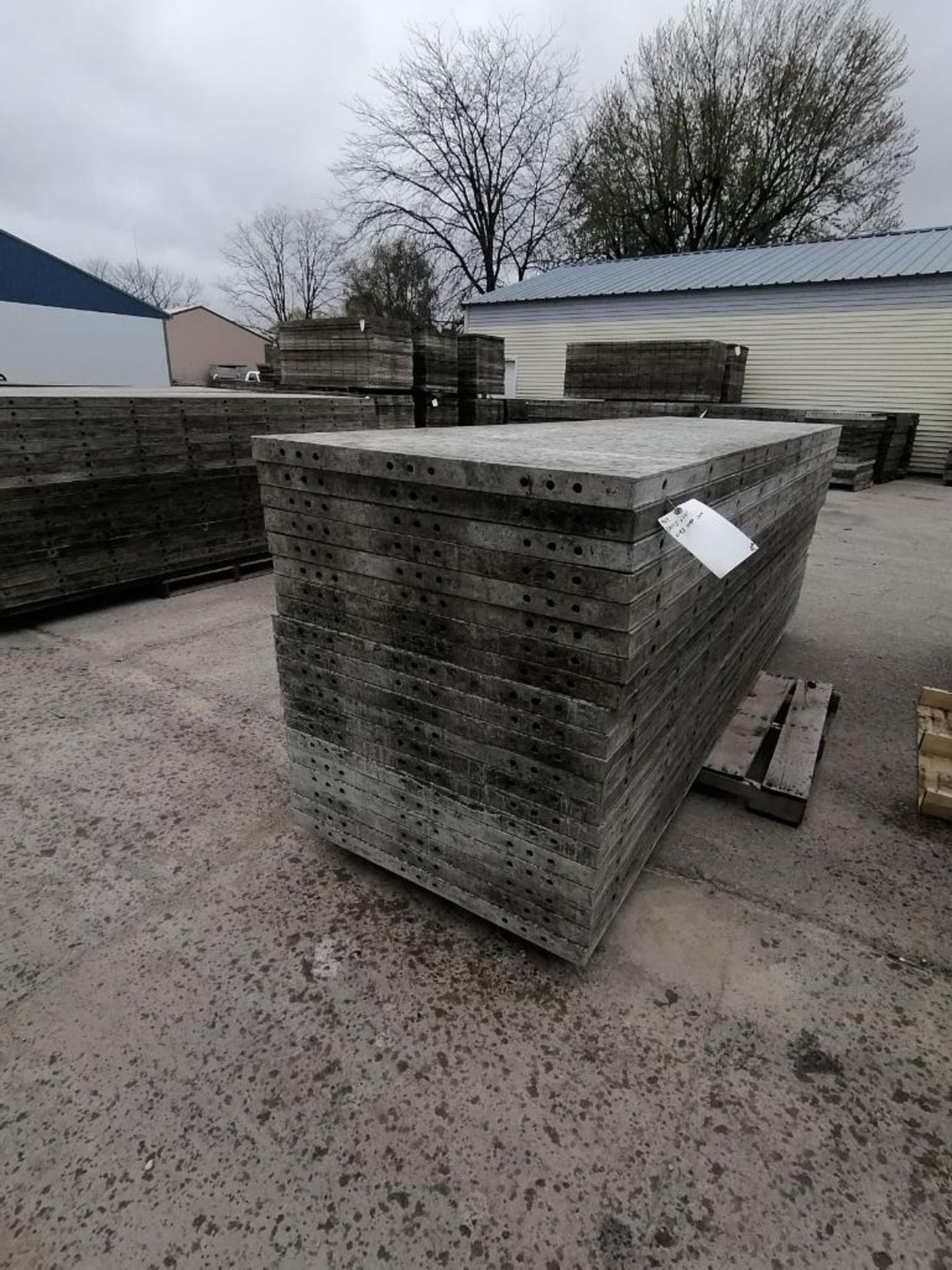 (20) 3' x 10' Wall-Ties Smooth Aluminum Concrete Forms 6-12 Hole Pattern. Located in Mt. Pleasant,