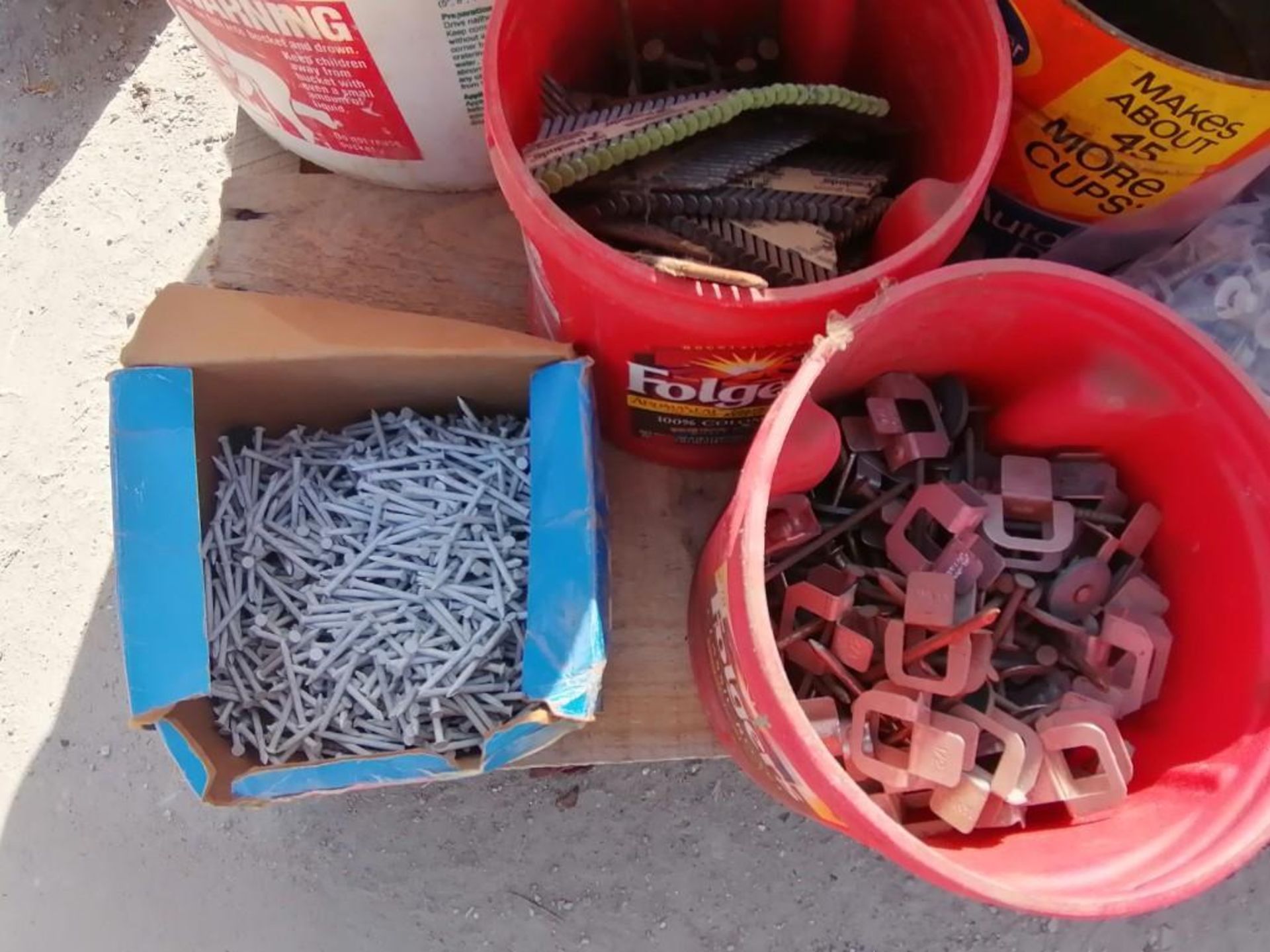 (1) Pallet of Nails & Screws. Located in Mt. Pleasant, IA. - Image 4 of 16