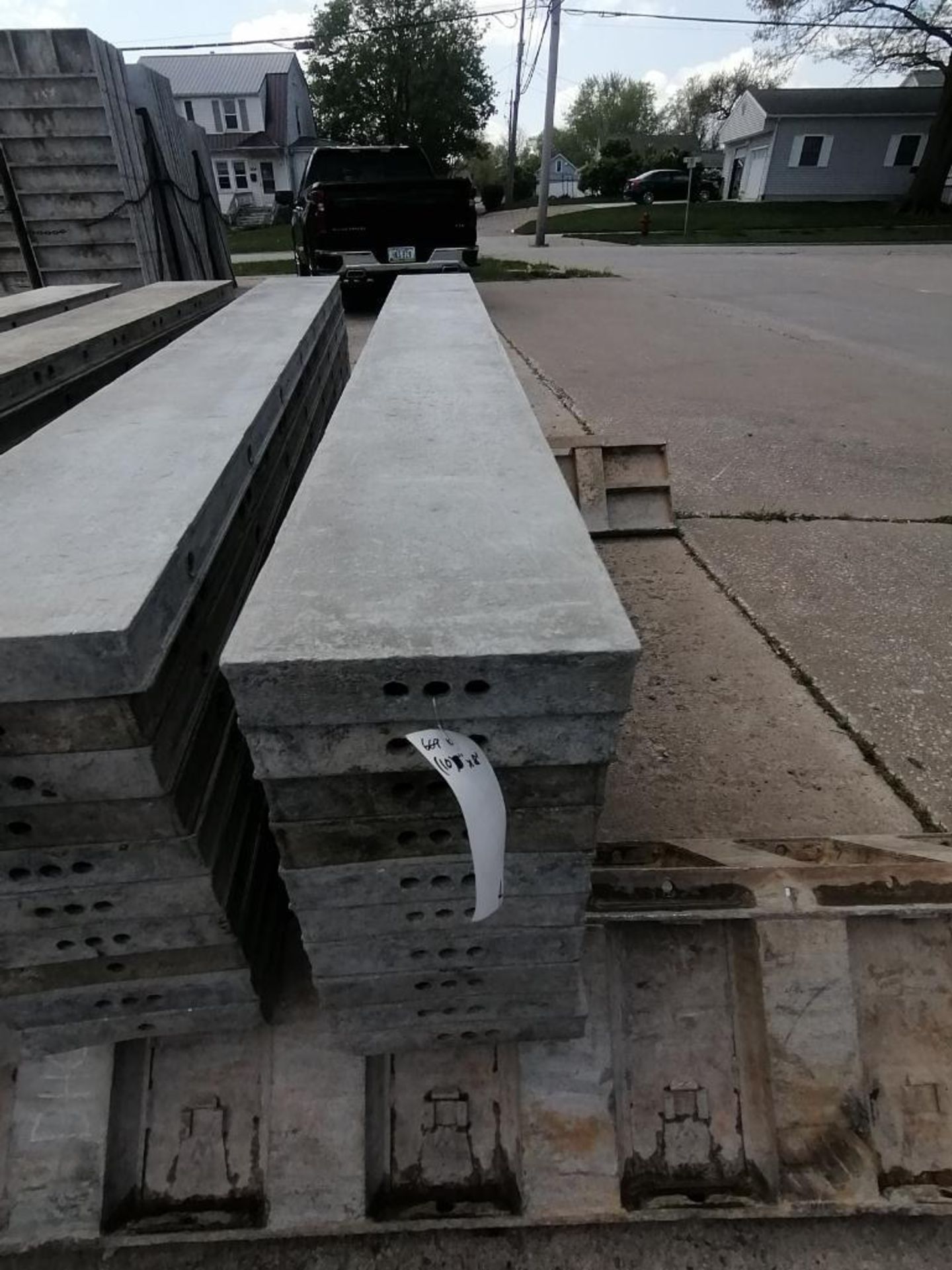 (10) 10" x 8' Wall-Ties Smooth Aluminum Concrete Forms 6-12 Hole Pattern. Located in Mt. Pleasant, - Bild 2 aus 6