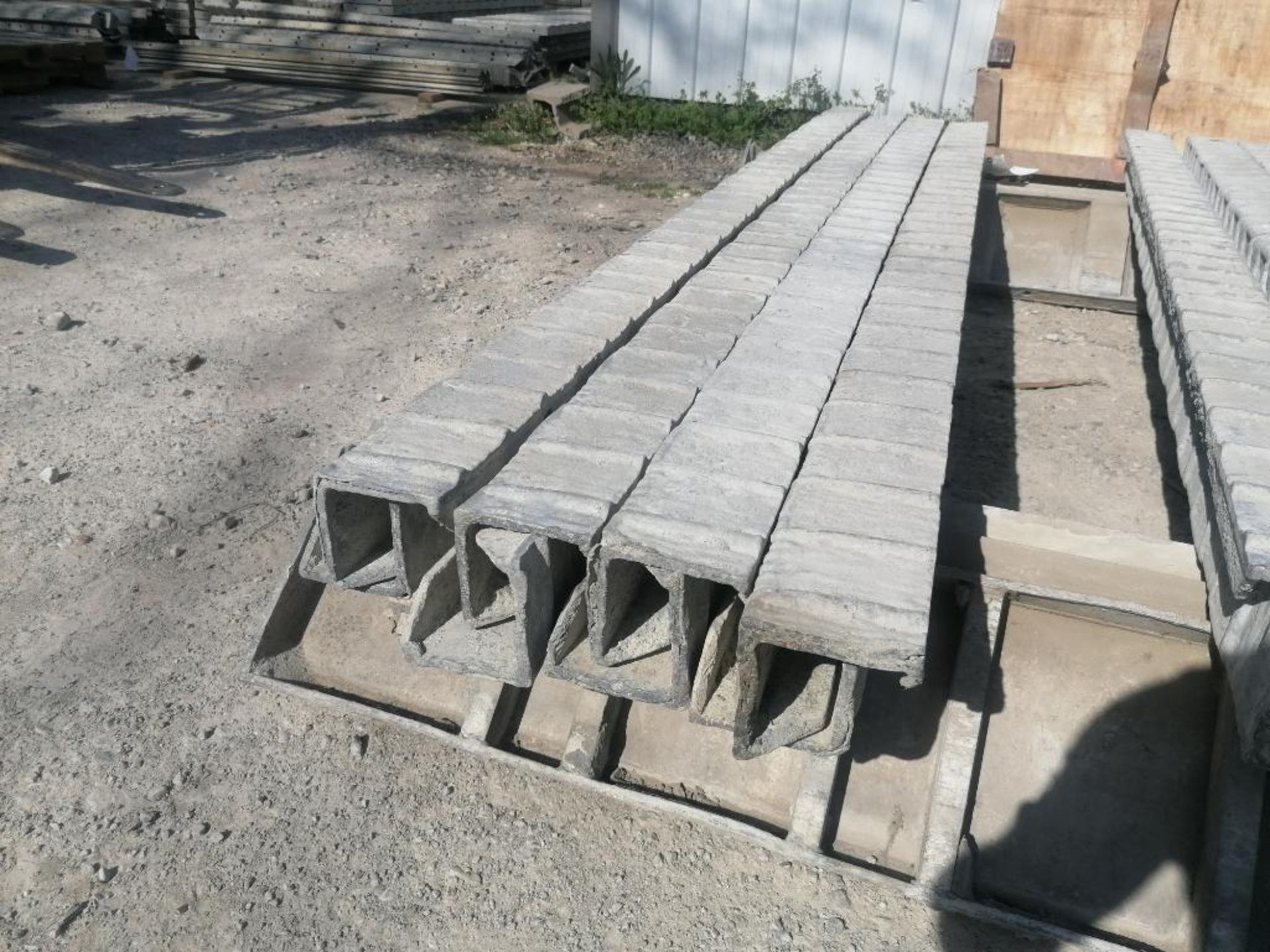 (8) 4" x 4" x 8' ISC Wall-Ties Textured Brick Aluminum Concrete Forms 8" Hole Pattern. Located in - Image 4 of 4