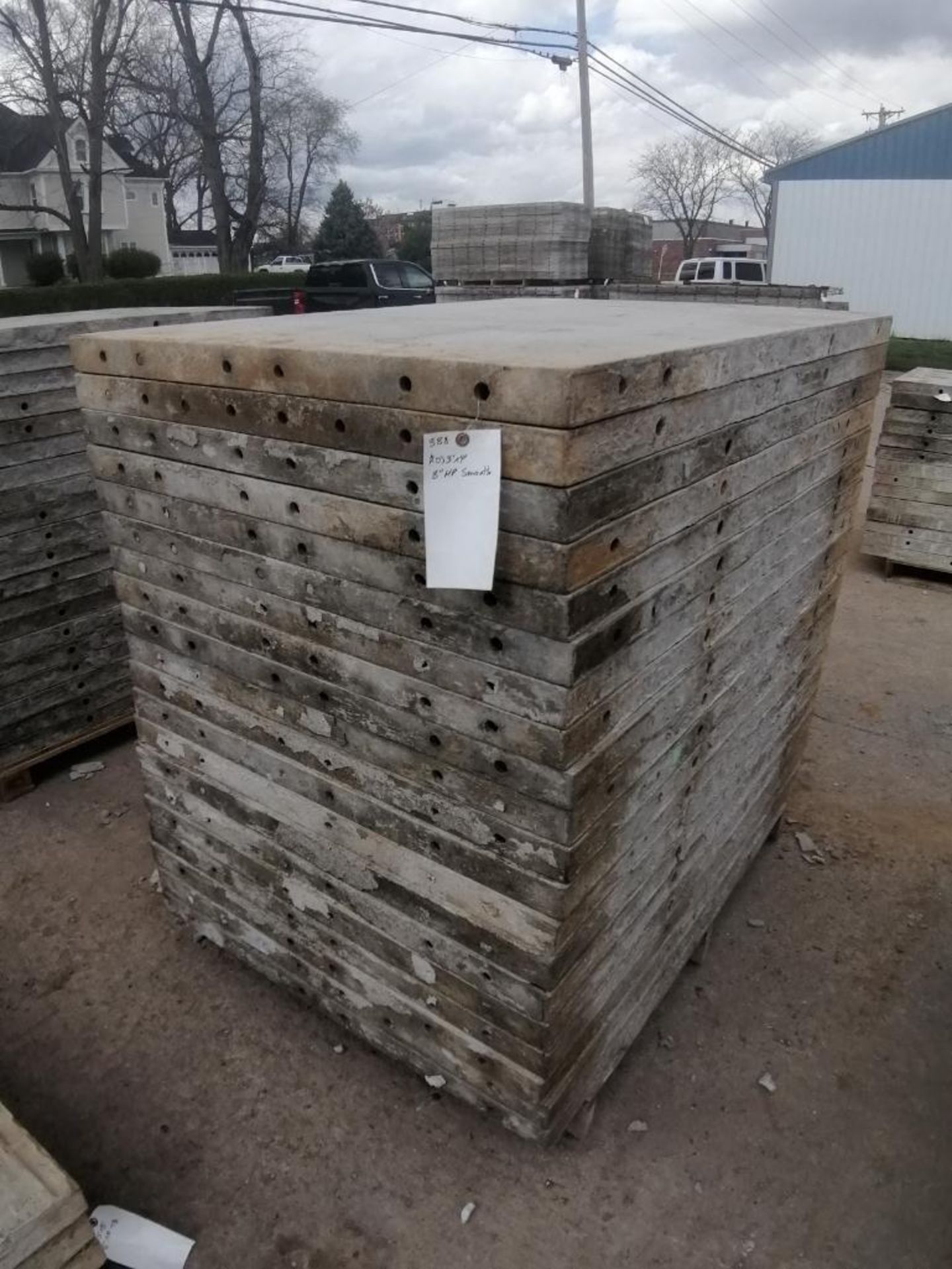 (20) 3' x 4' Wall-Ties Smooth Aluminum Concrete Forms 8" Hole Pattern. Located in Mt. Pleasant, IA.