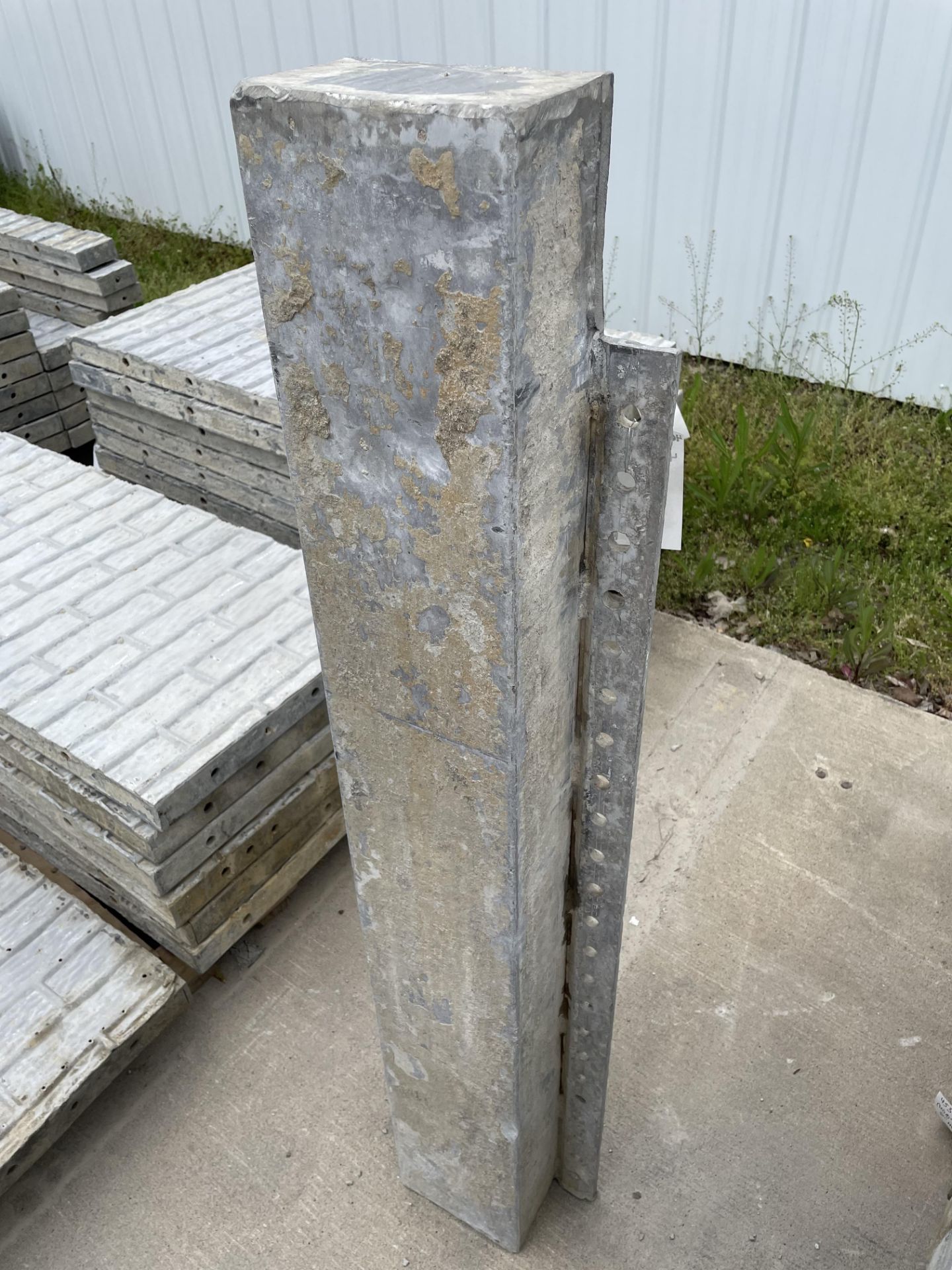 (1) 4' Stop Form. Located in Mt. Pleasant, IA. - Image 2 of 4