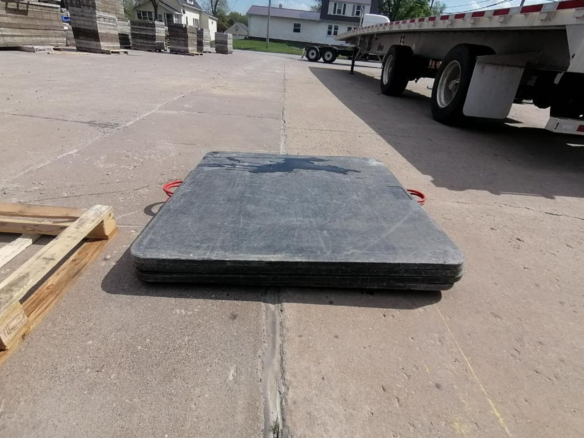 (4) 4' x 4' x 1" Outrigger Pads. Located in Mt. Pleasant, IA. - Image 2 of 4