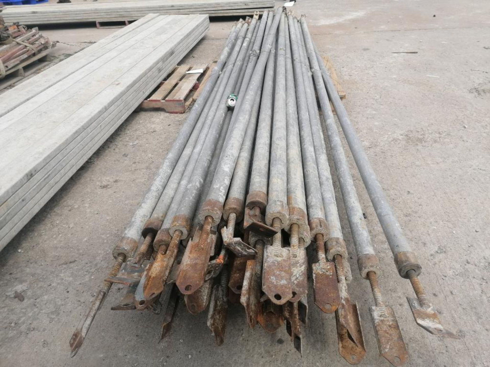 (33) 16' Aluminum Bracing Poles. Located in Mt. Pleasant, IA. - Image 4 of 4