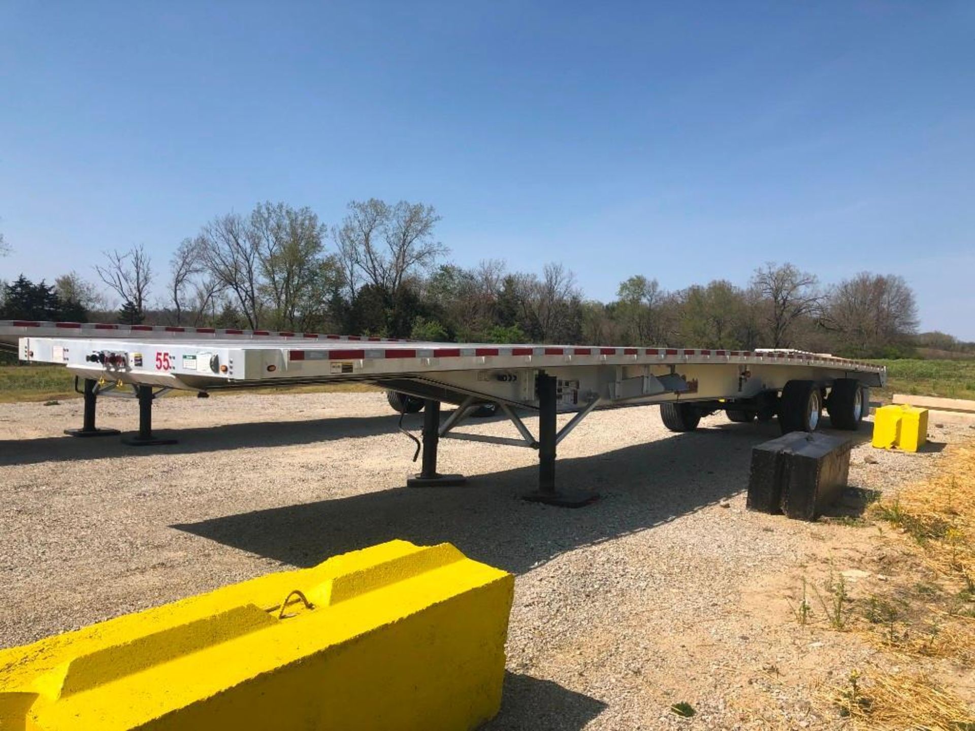 (1)Ê2018 WILSON Flatbed 53' x 102" Bed, Model AF-1080SS with Ramps, VIN #4WW5532A4J6625979,