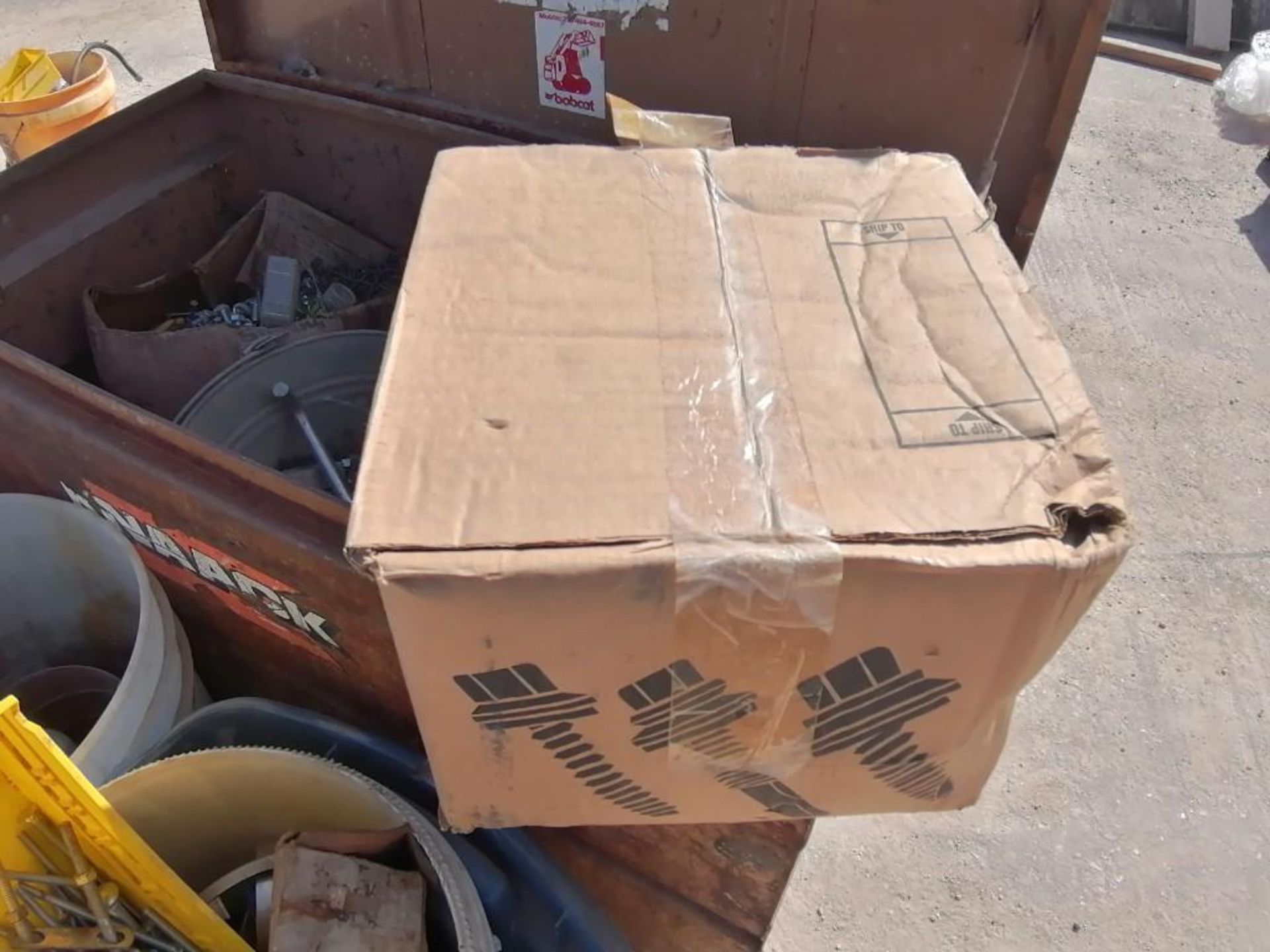 (1) Pallet of Nails & Screws. Located in Mt. Pleasant, IA. - Image 9 of 16