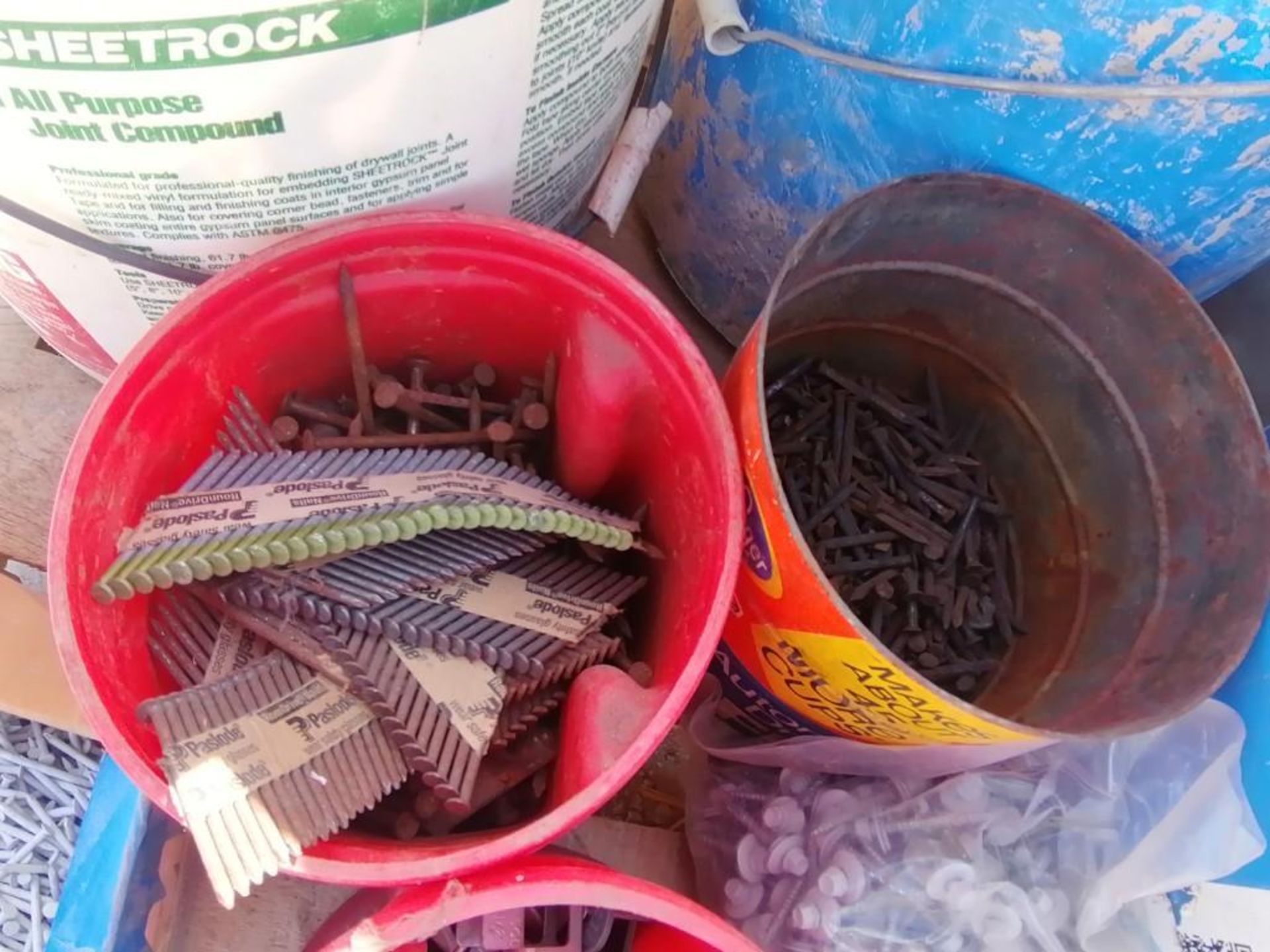 (1) Pallet of Nails & Screws. Located in Mt. Pleasant, IA. - Image 5 of 16