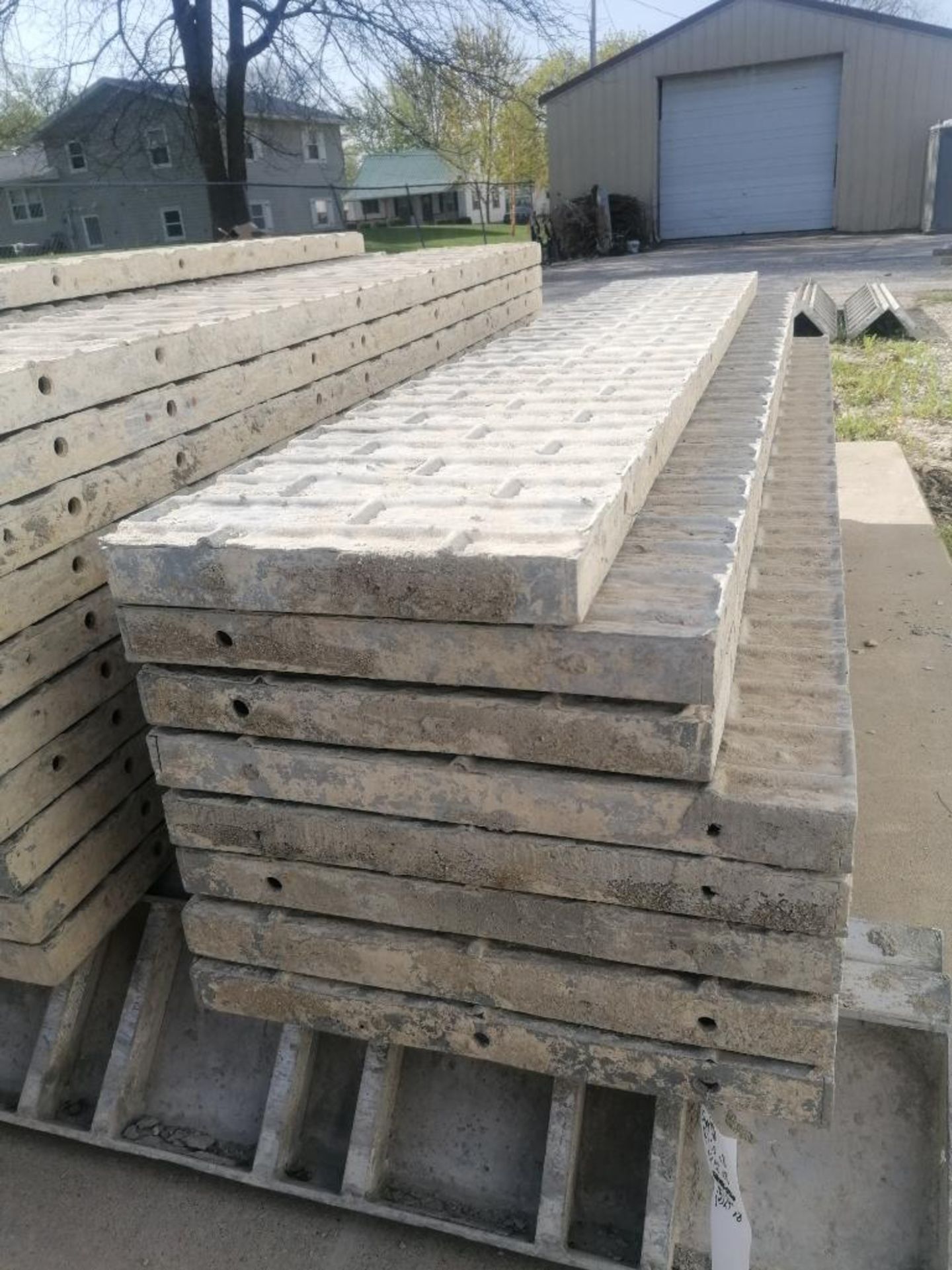 (2) 20" x 8', (1) 16" x 8' & (5) 24" x 8'Ê Wall-Ties Textured Brick Aluminum Concrete Forms 8" - Image 2 of 6