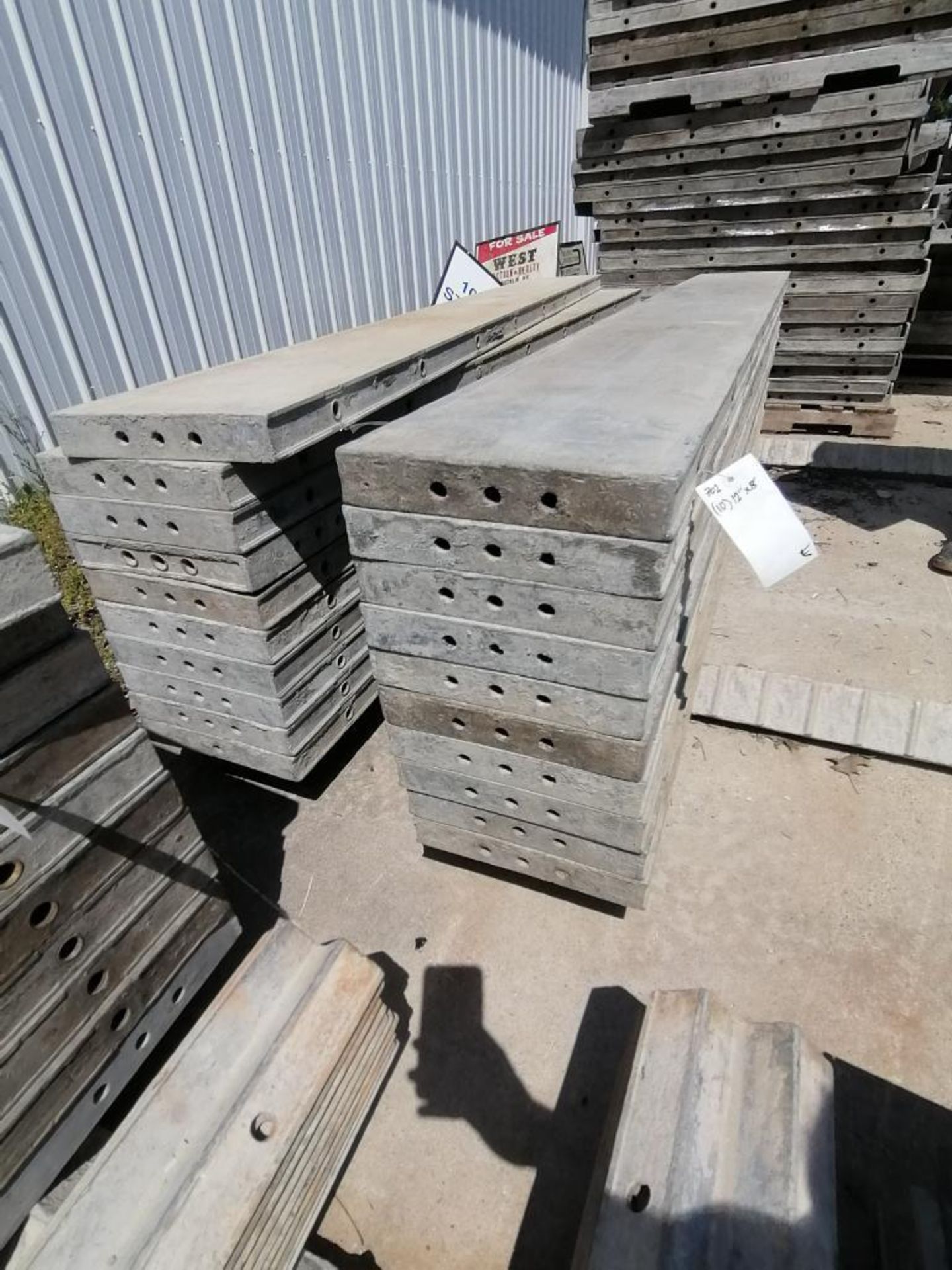 (10) 12" x 8' Wall-Ties Smooth Aluminum Concrete Forms 6-12 Hole Pattern. Located in Mt. Pleasant, - Bild 2 aus 6