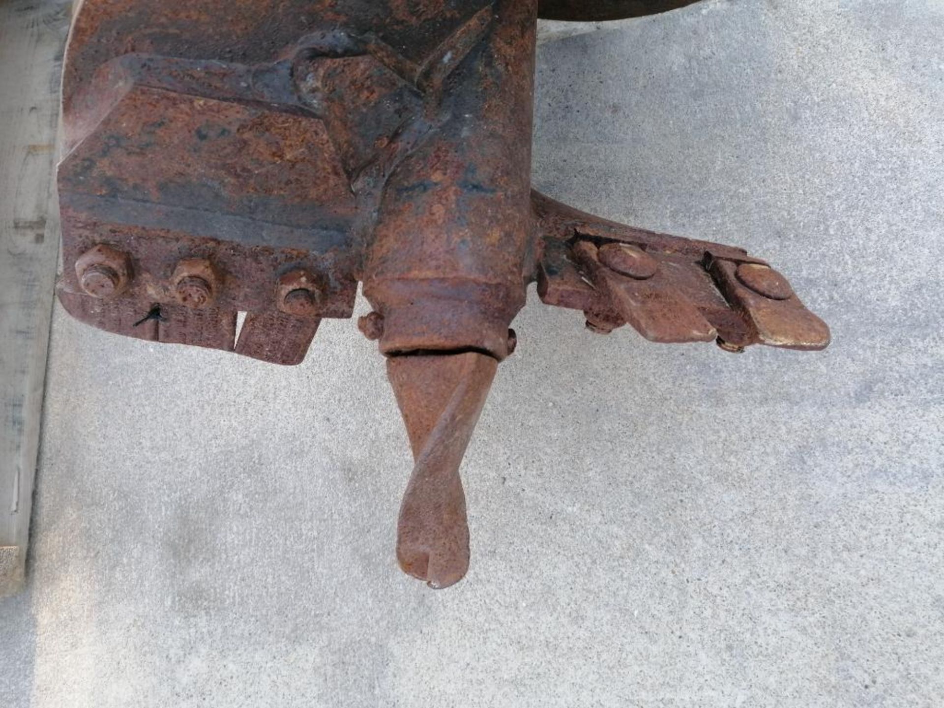 (1) 16" Auger Bit. Located in Mt. Pleasant, IA. - Image 3 of 4