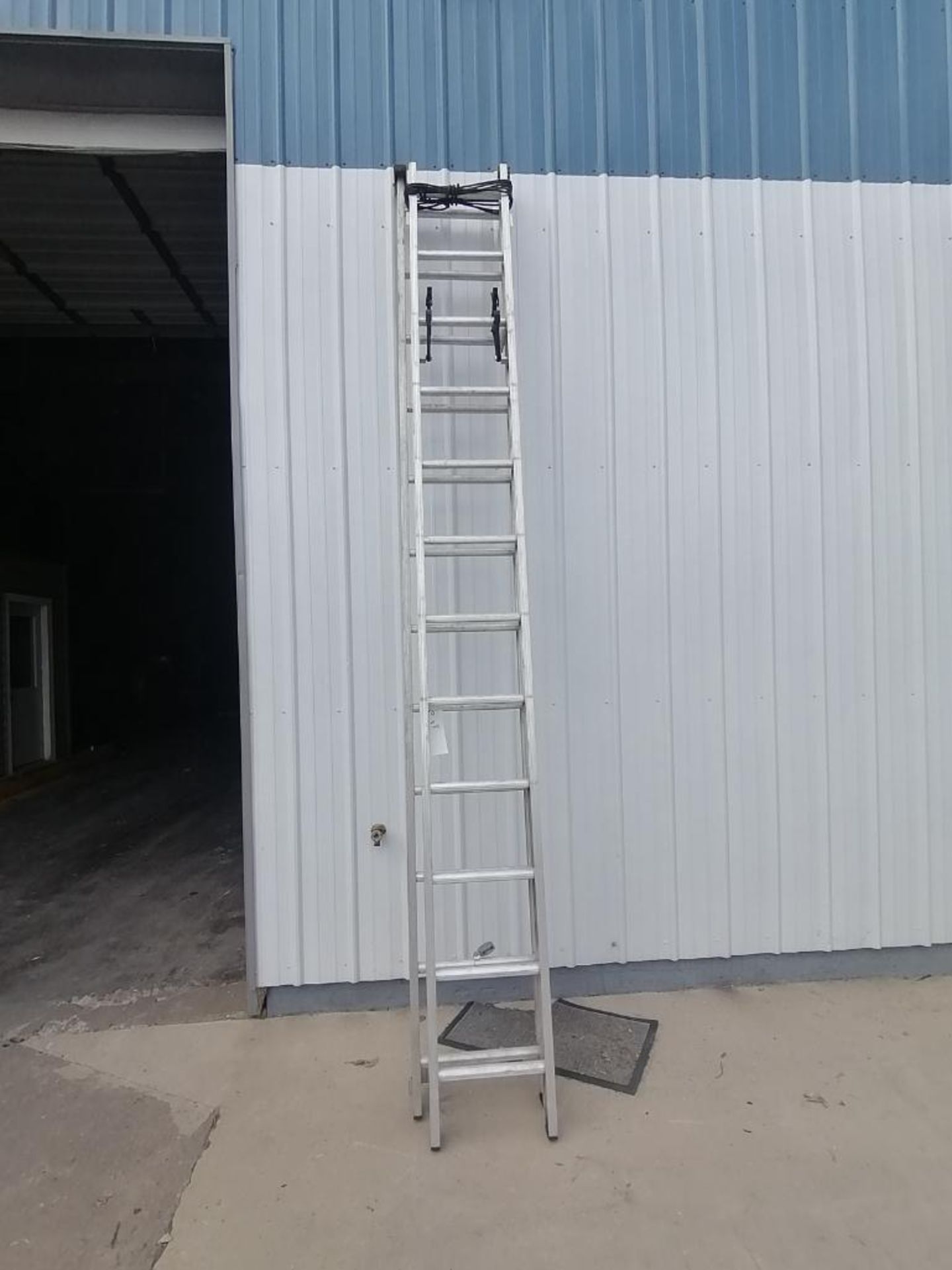 (1) 24' Louisville Aluminum Ladder. Located in Mt. Pleasant, IA. - Image 2 of 4