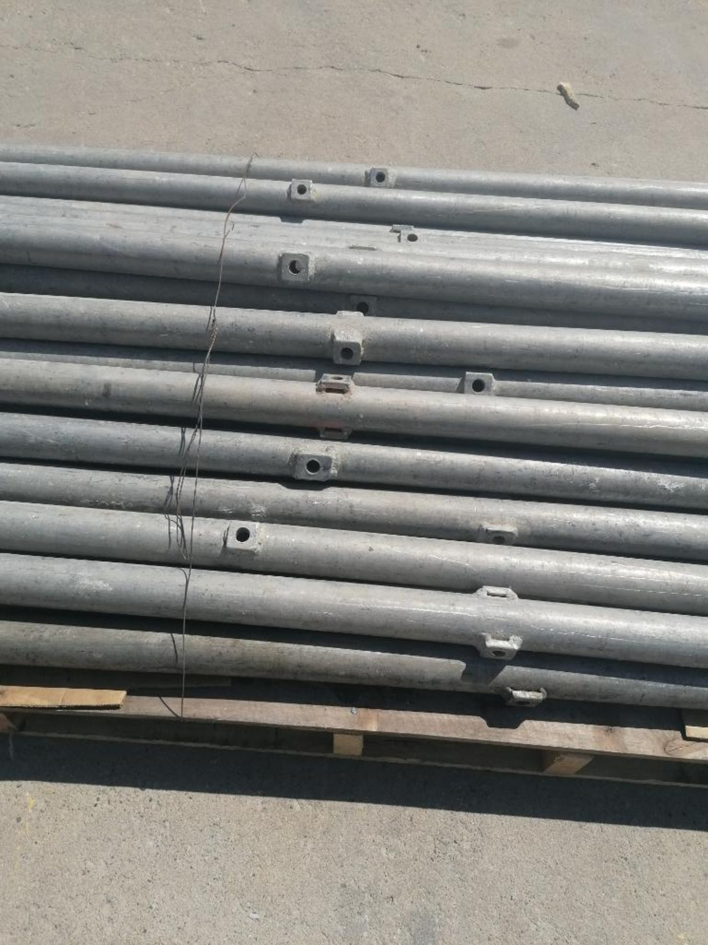 (33) 16' Aluminum Bracing Poles. Located in Mt. Pleasant, IA. - Image 5 of 8