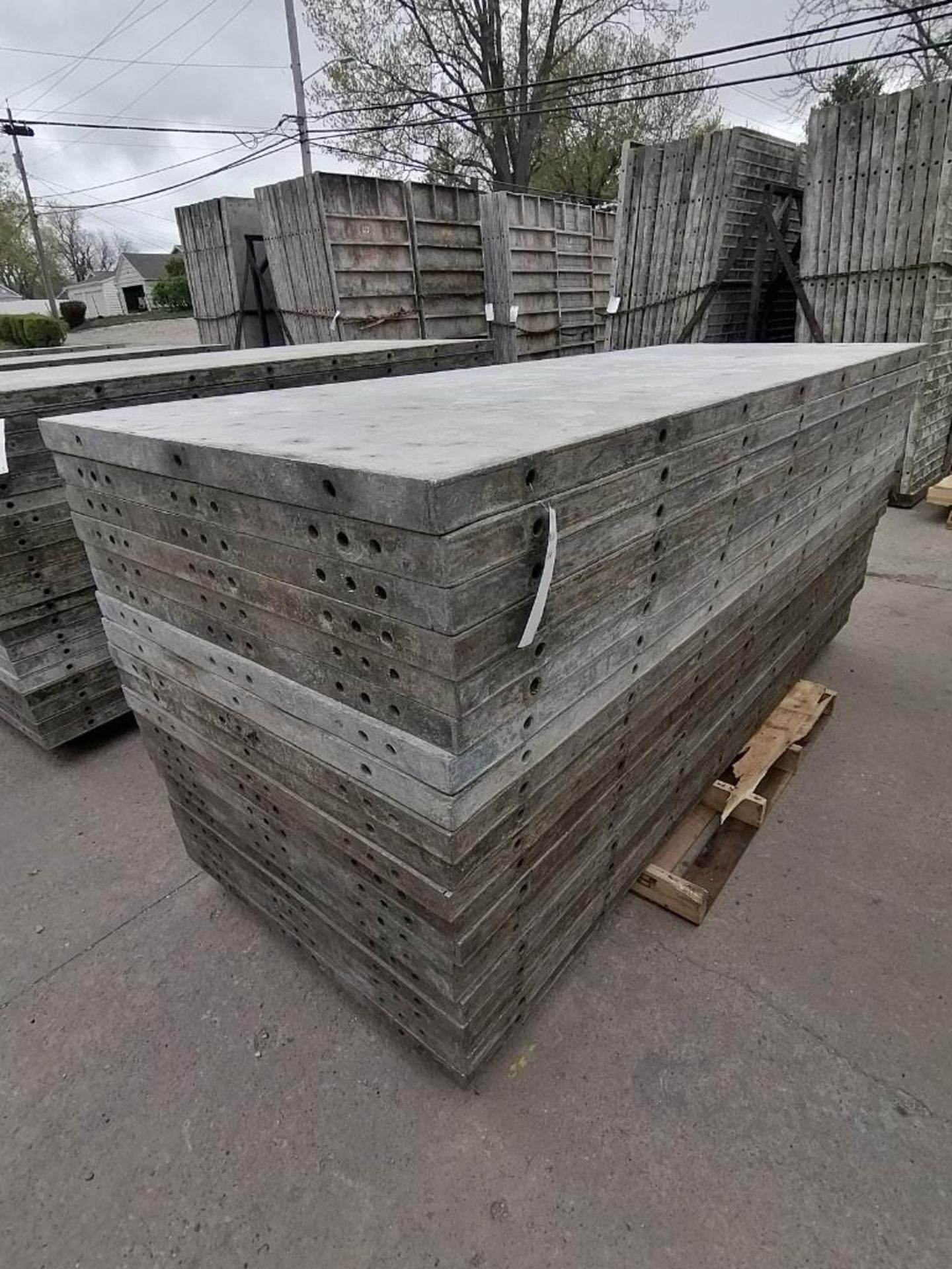 (20) 3' x 8' Wall-Ties Smooth Aluminum Concrete Forms 6-12 Hole Pattern. Located in Mt. Pleasant, - Image 5 of 10