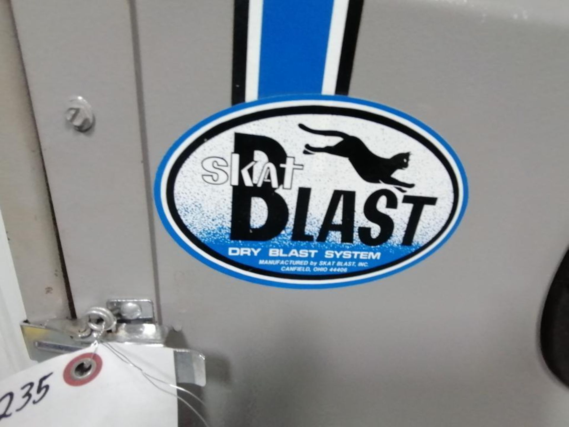 (1) SKAT Blast Dry Blast System Abrasive Blast Cabinet,Ê(1) SKAT Blast Dry Blast System VAC-35 - Image 2 of 16